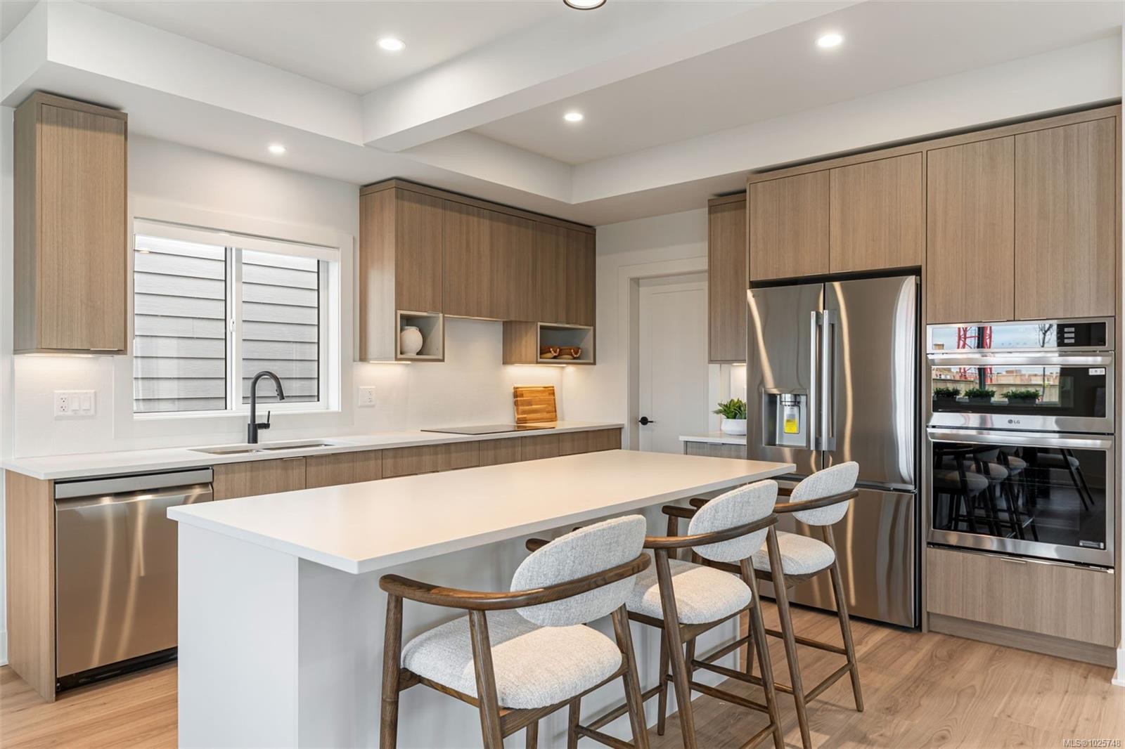 









3583


Temperate

Pl,
Colwood,




BC
V9C 0T3

