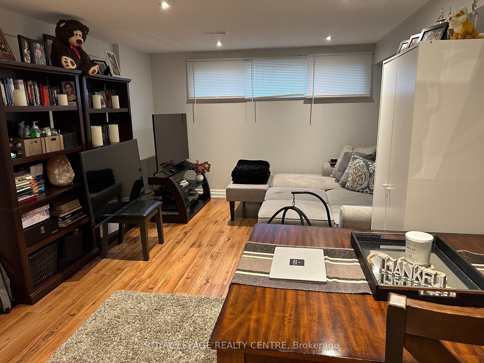 









824


Embassy

Avenue, Bsmt,
Mississauga,




ON
L5J 2Y2

