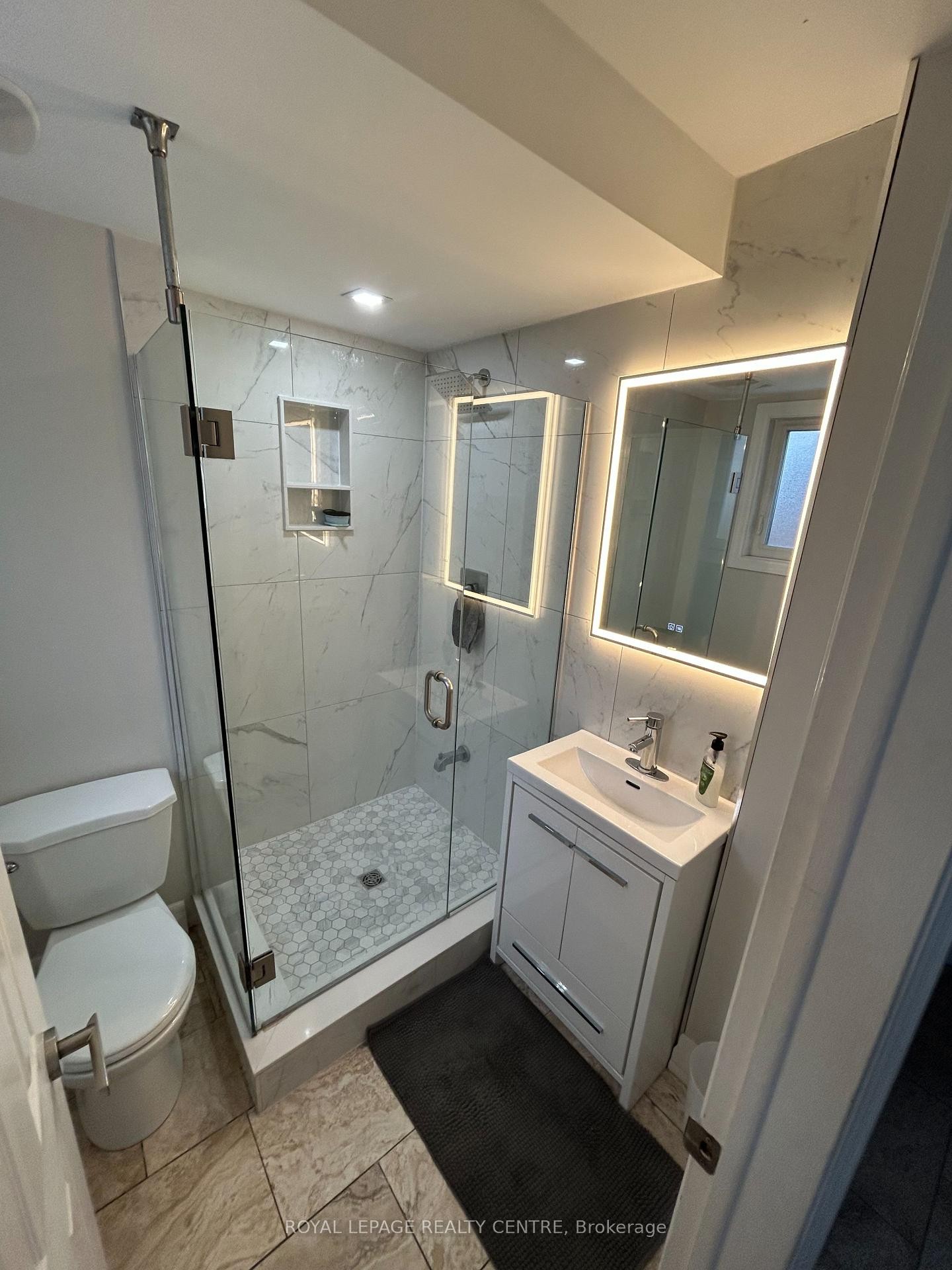 









824


Embassy

Avenue, Bsmt,
Mississauga,




ON
L5J 2Y2

