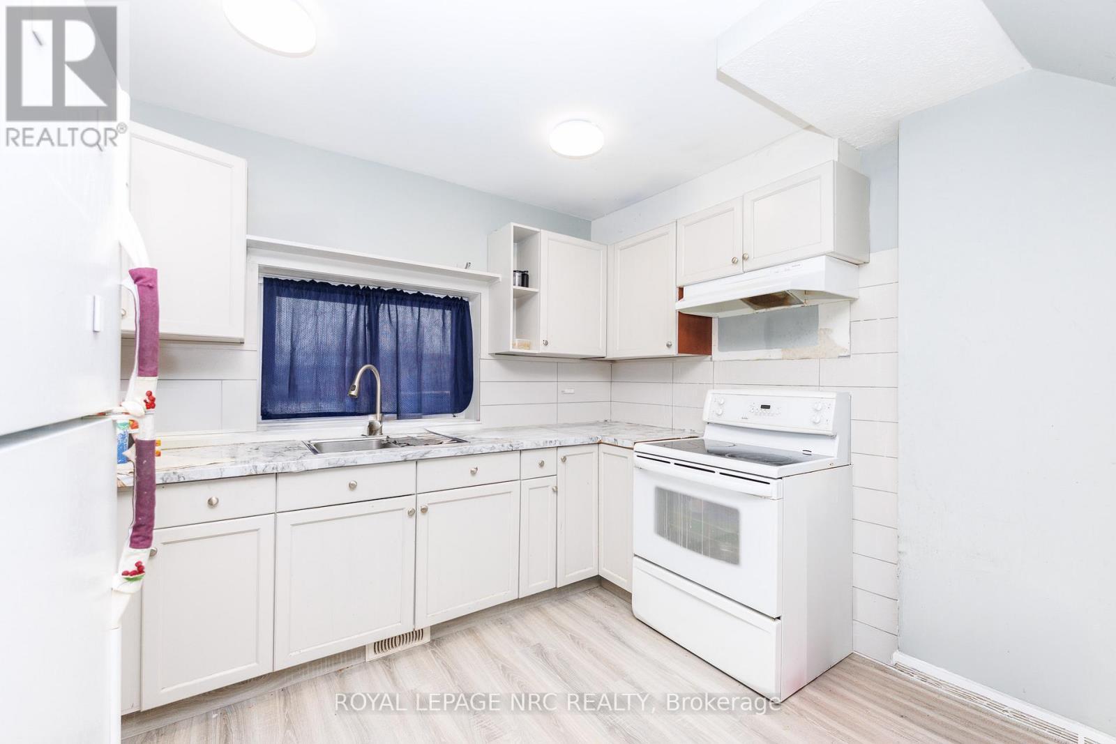 












625 LINCOLN STREET

,
Welland (Lincoln/Crowland),




Ontario
L3B4R2

