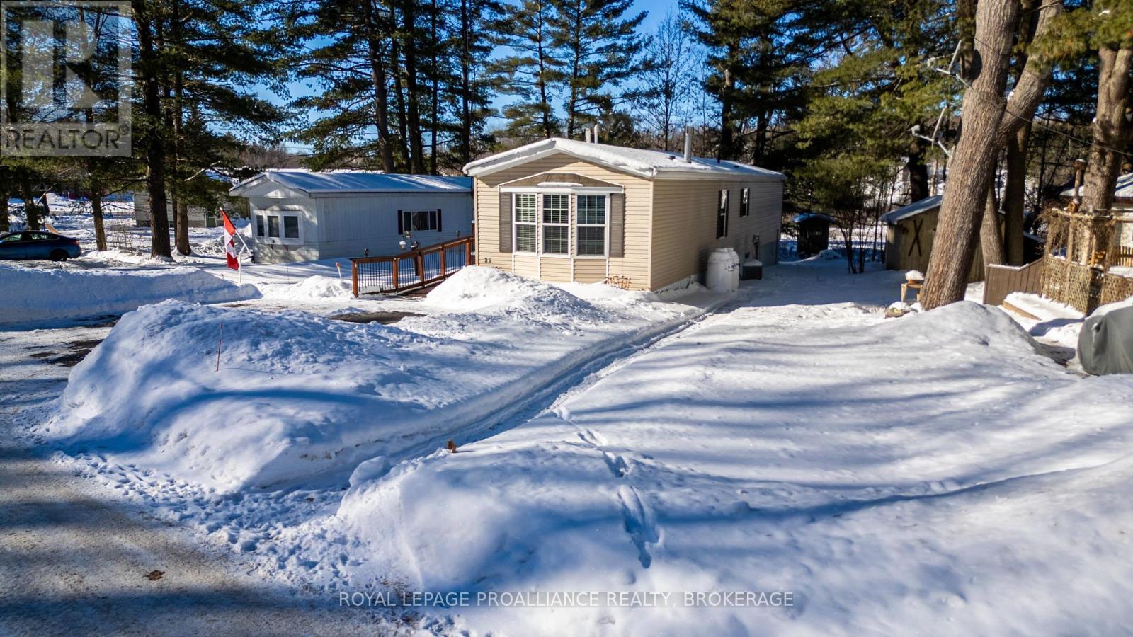 












22-3303 HIGHWAY 32

,
Front of Leeds & Seeleys Bay,




Ontario
K0H2N0

