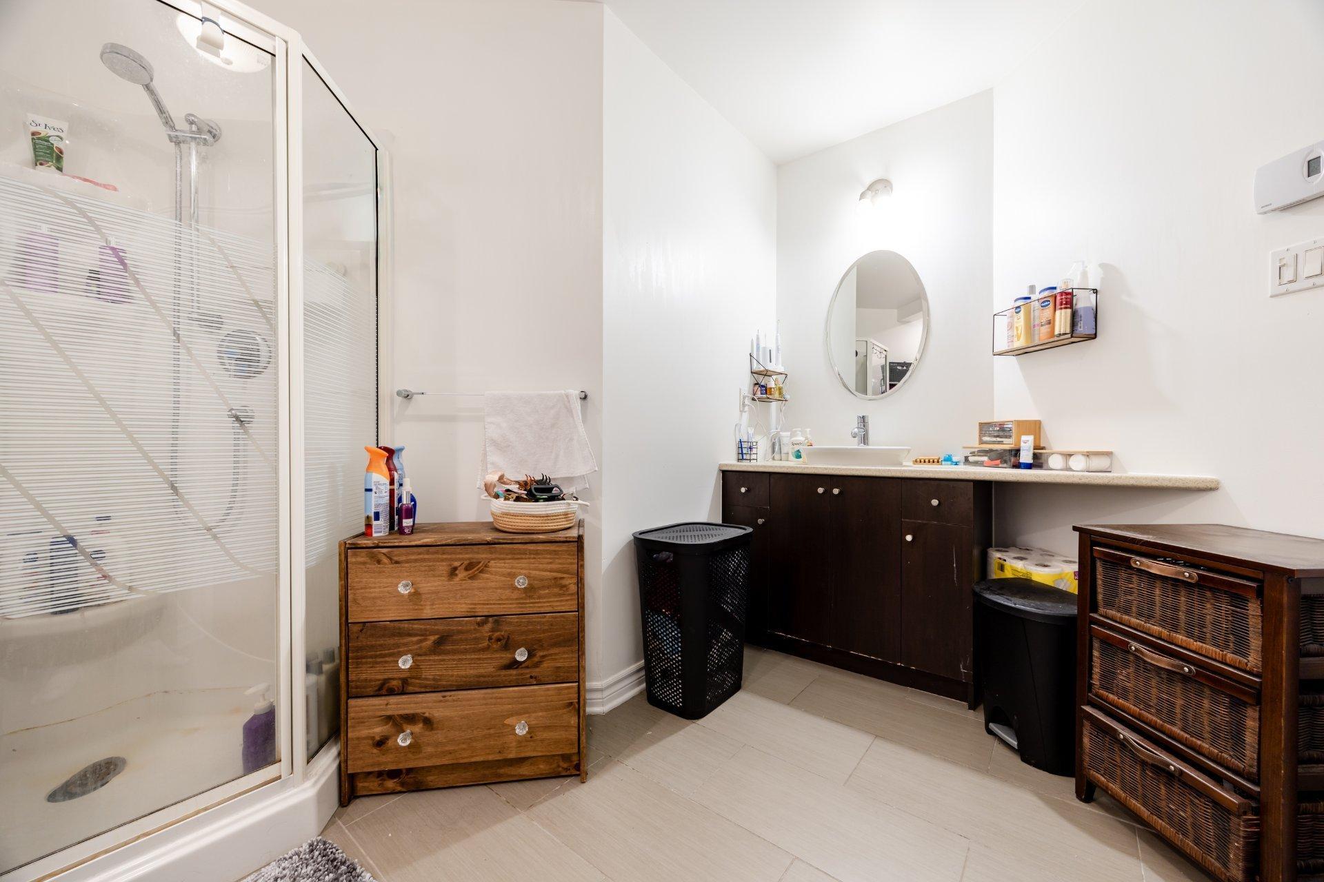 









5625


Rue Condor

, 2,
Brossard,




QC
J4Z0A4

