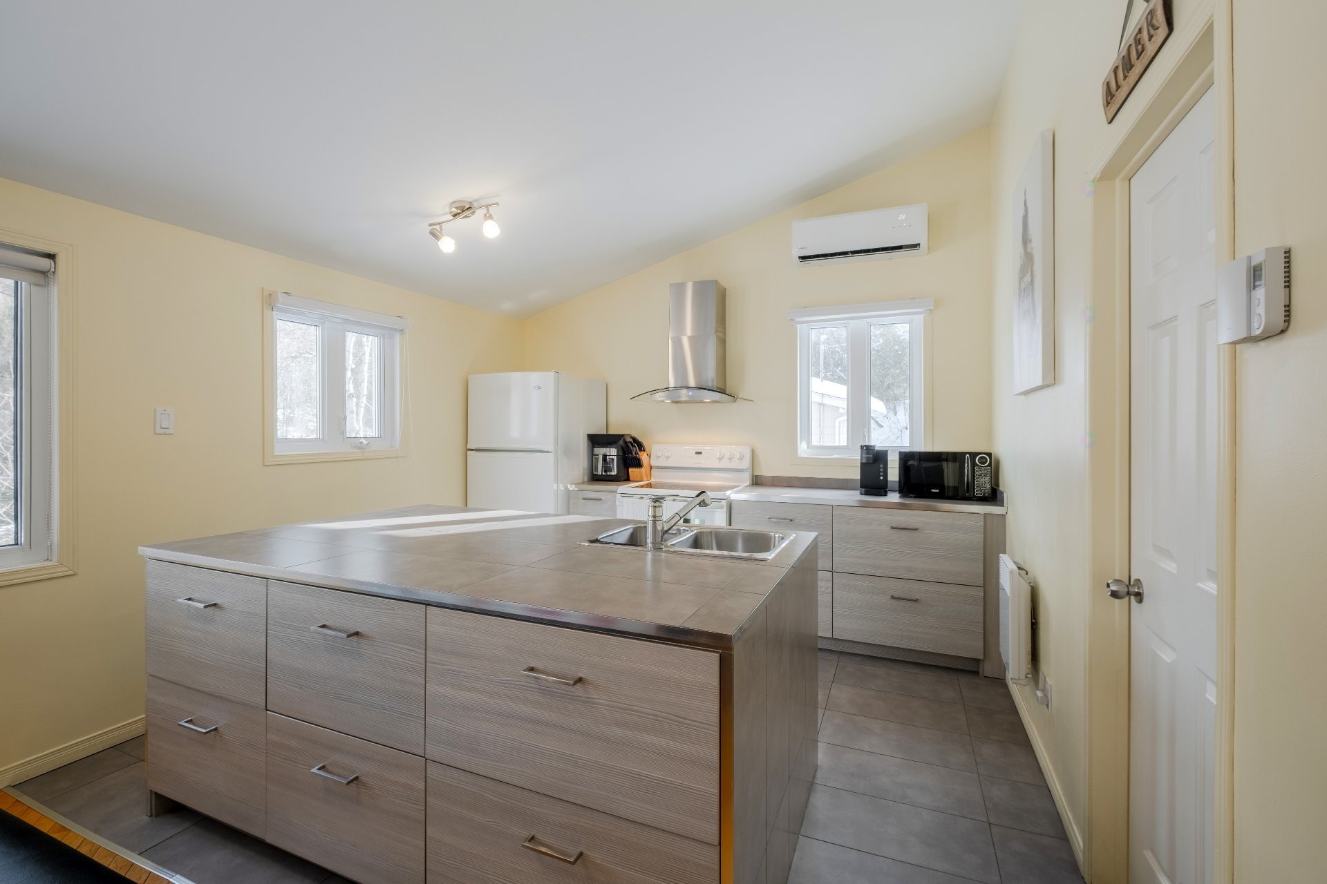 









6970


Rue Émery-Fontaine

,
Sherbrooke (Brompton/Rock Forest/Saint-Élie/Deauville),




QC
J1N2S8

