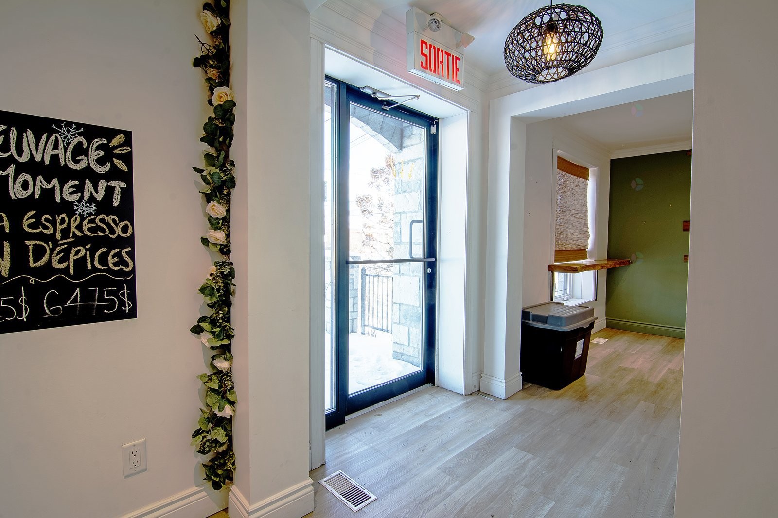 









640


Rue Bernard-Pilon

,
McMasterville,




QC
J3G1L2

