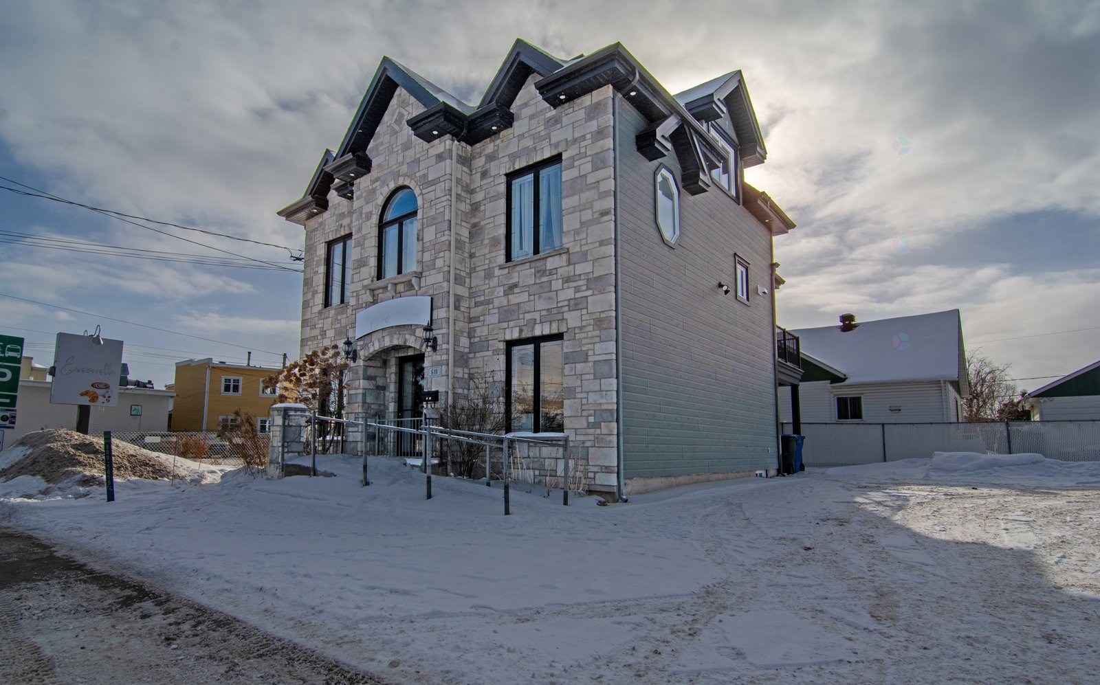 









640


Rue Bernard-Pilon

,
McMasterville,




QC
J3G1L2

