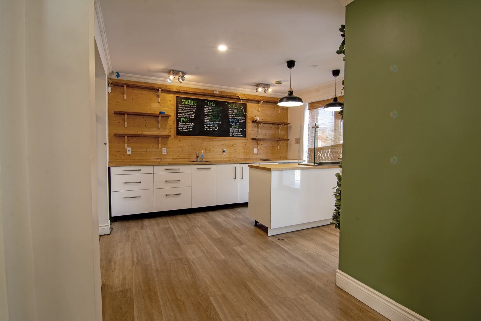 









640


Rue Bernard-Pilon

,
McMasterville,




QC
J3G1L2

