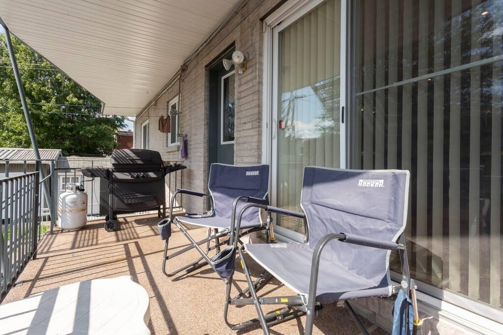 









3912

 - 3916


Grand Boulevard

,
Longueuil (Saint-Hubert),




QC
J4T2M5

