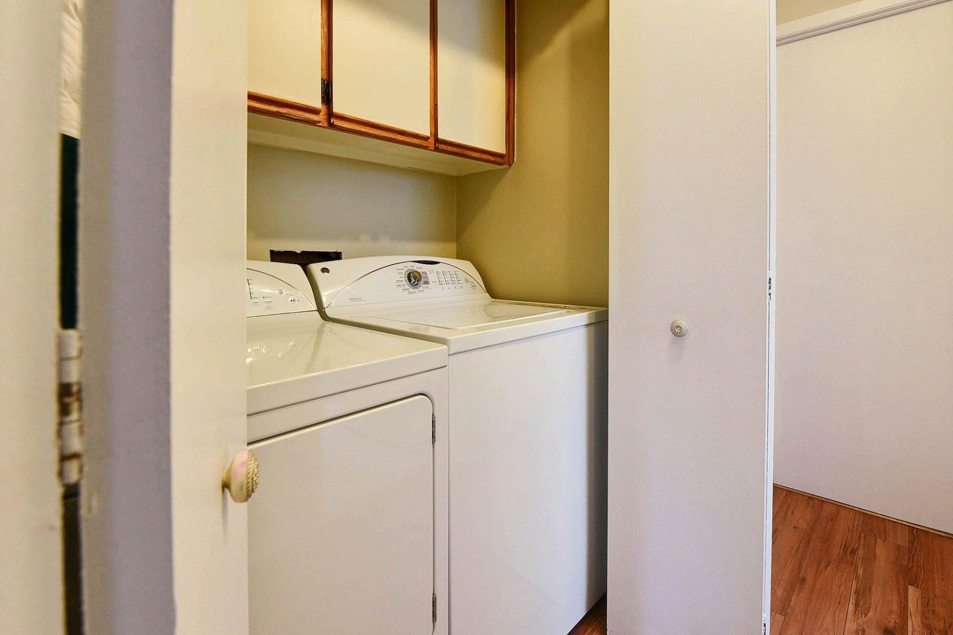 









3912

 - 3916


Grand Boulevard

,
Longueuil (Saint-Hubert),




QC
J4T2M5

