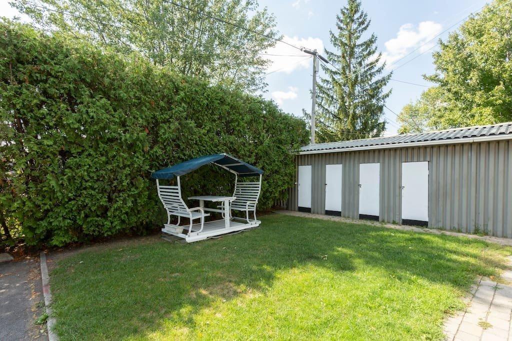 









3912

 - 3916


Grand Boulevard

,
Longueuil (Saint-Hubert),




QC
J4T2M5

