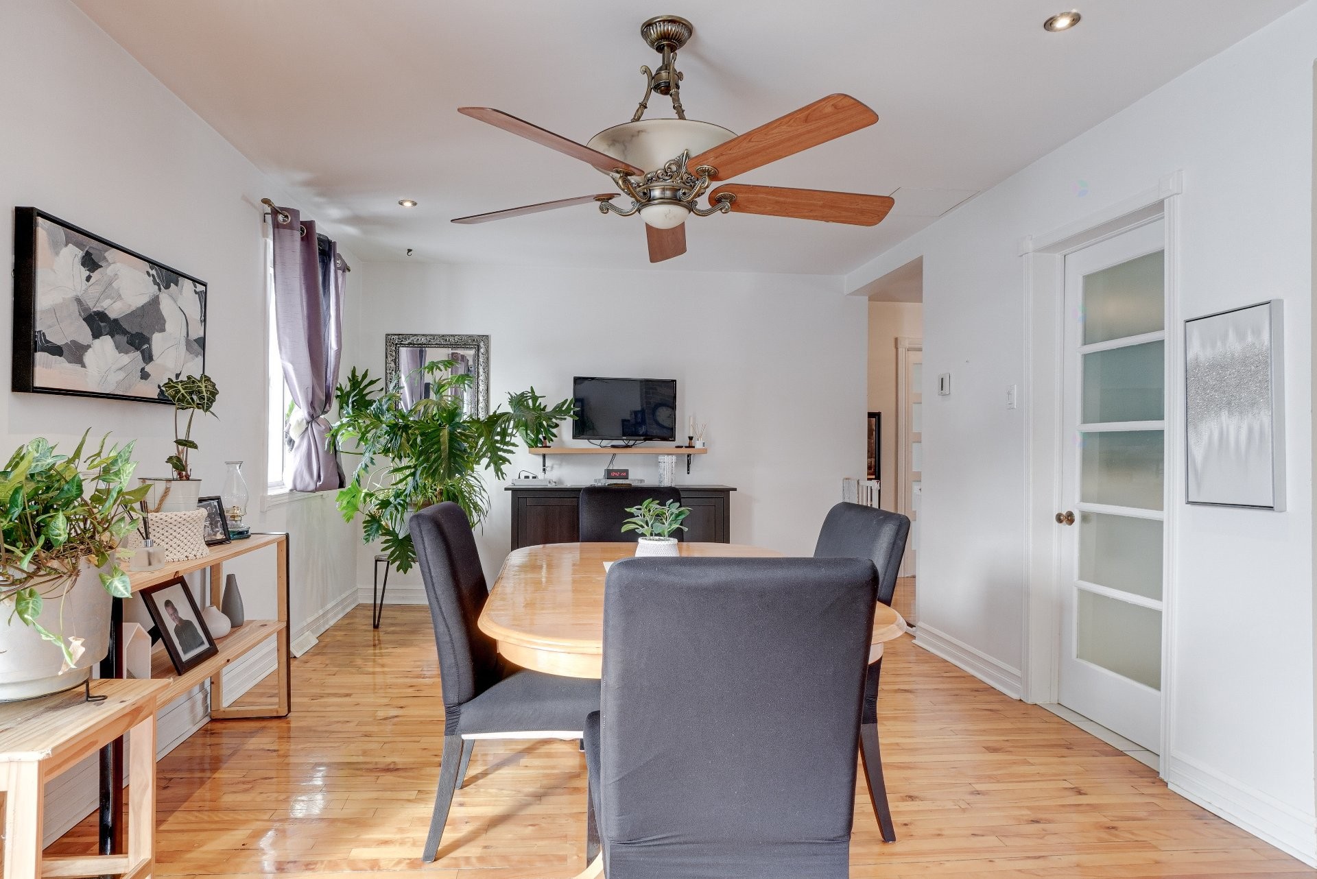 









18


Rue Archambault

,
Charlemagne,




QC
J5Z1Z8

