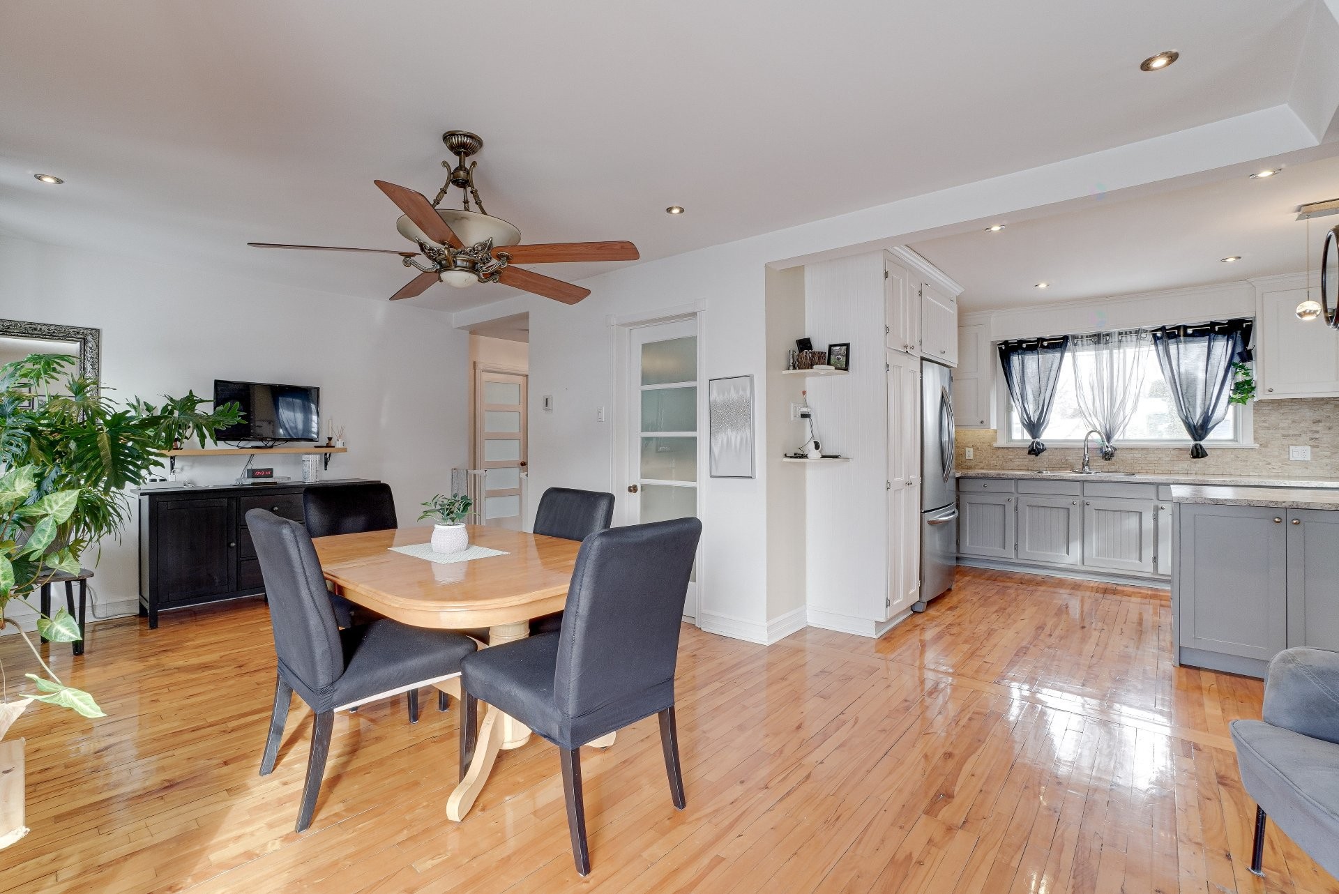 









18


Rue Archambault

,
Charlemagne,




QC
J5Z1Z8

