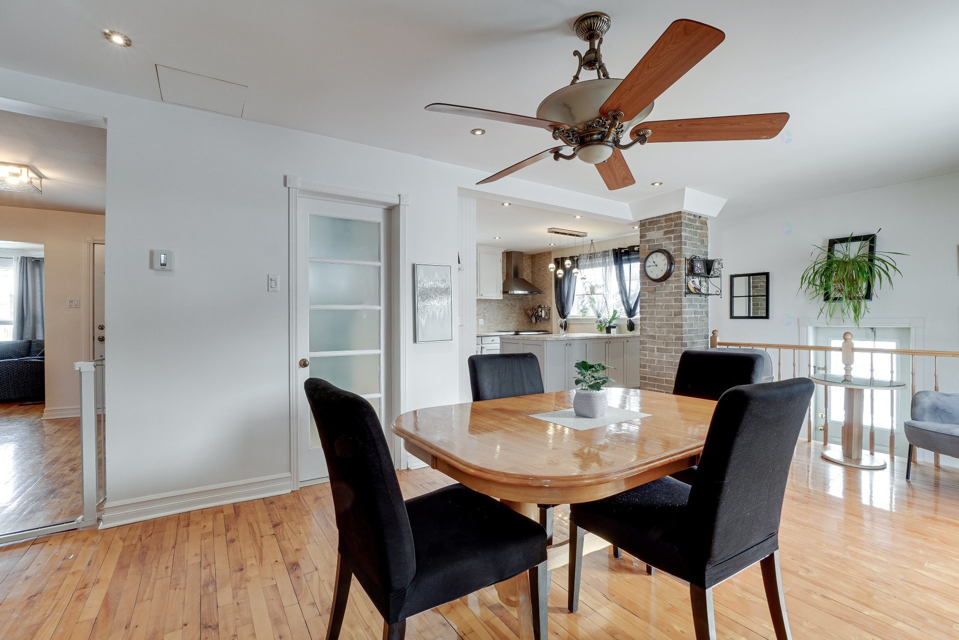 









18


Rue Archambault

,
Charlemagne,




QC
J5Z1Z8

