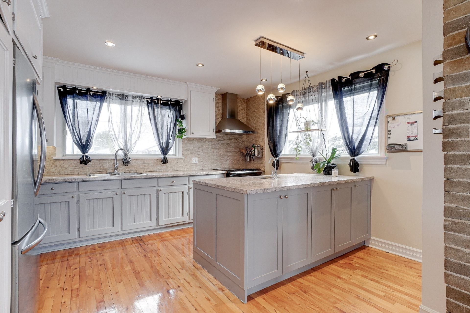 









18


Rue Archambault

,
Charlemagne,




QC
J5Z1Z8

