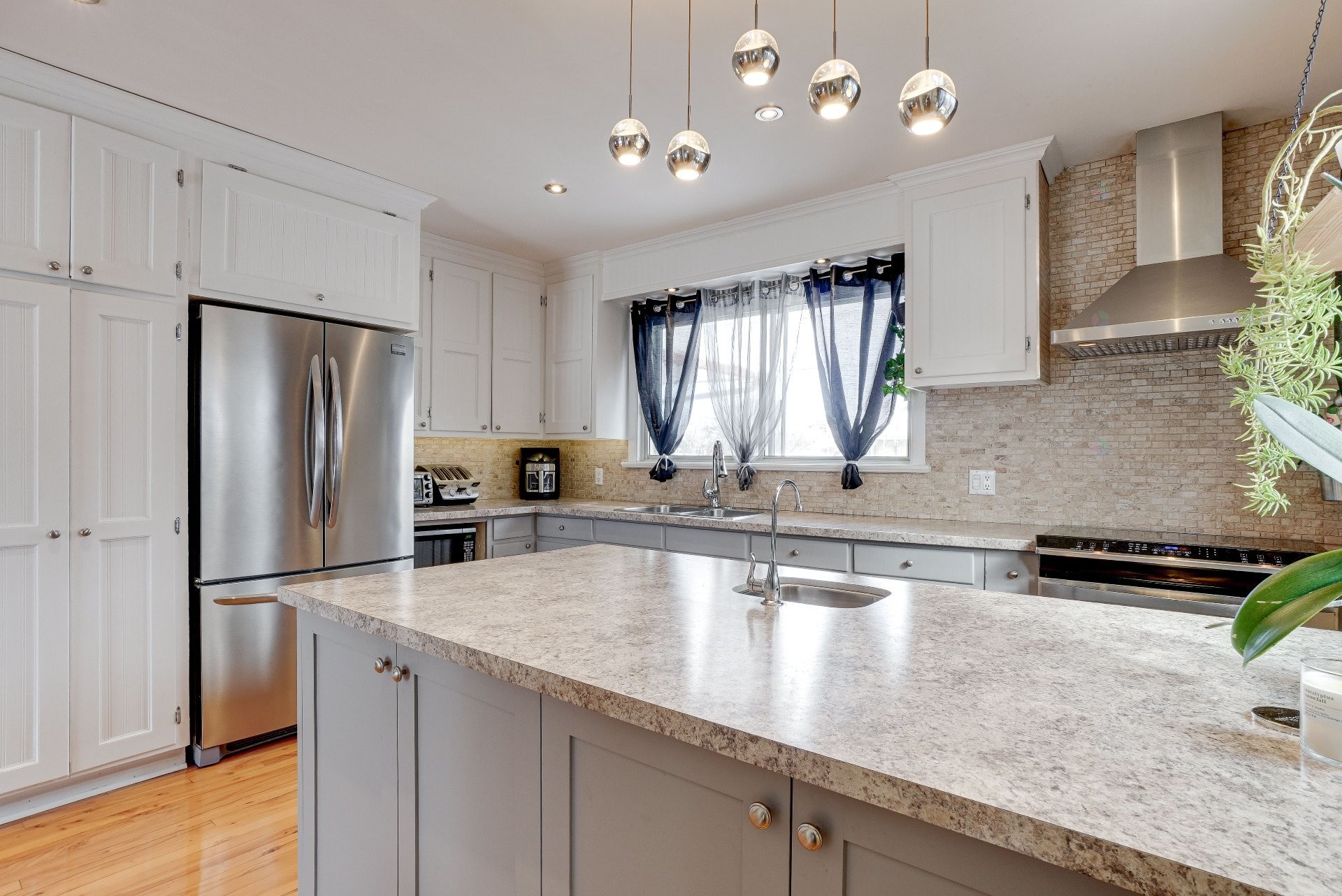 









18


Rue Archambault

,
Charlemagne,




QC
J5Z1Z8

