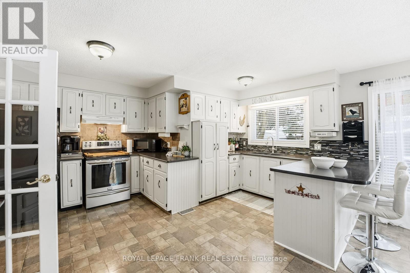 












89 ALLAN STREET

,
Scugog (Port Perry),




Ontario
L9L1E6

