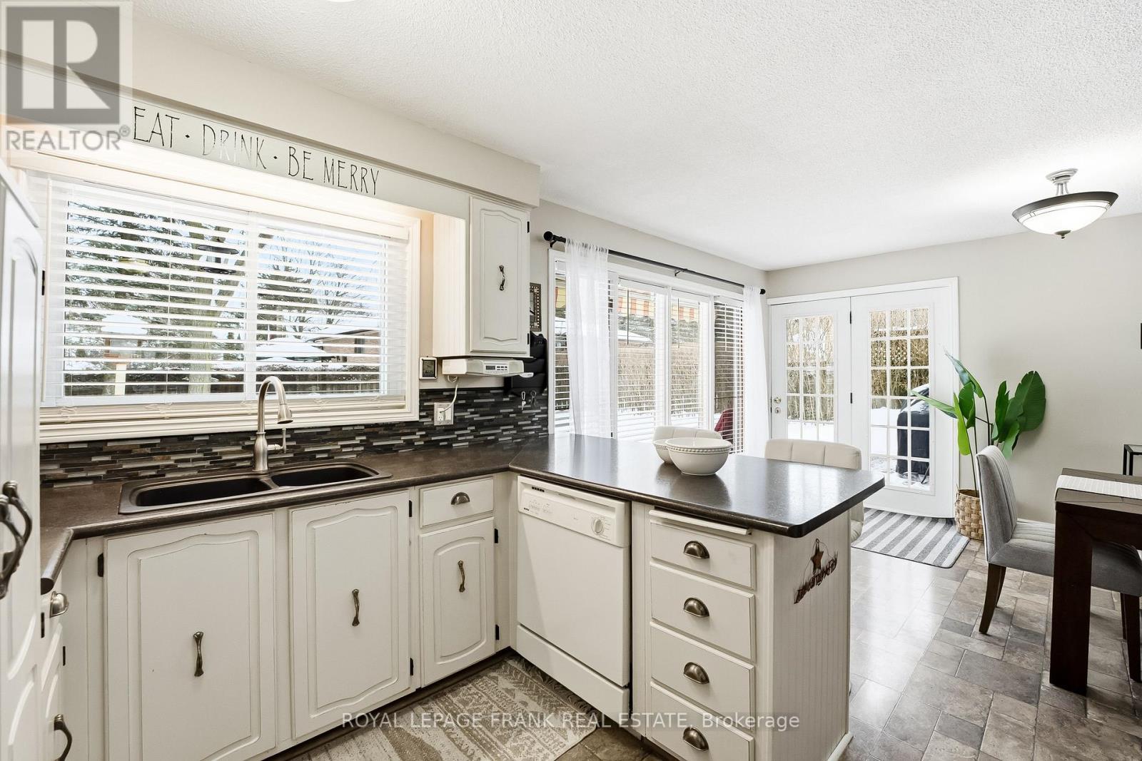 












89 ALLAN STREET

,
Scugog (Port Perry),




Ontario
L9L1E6

