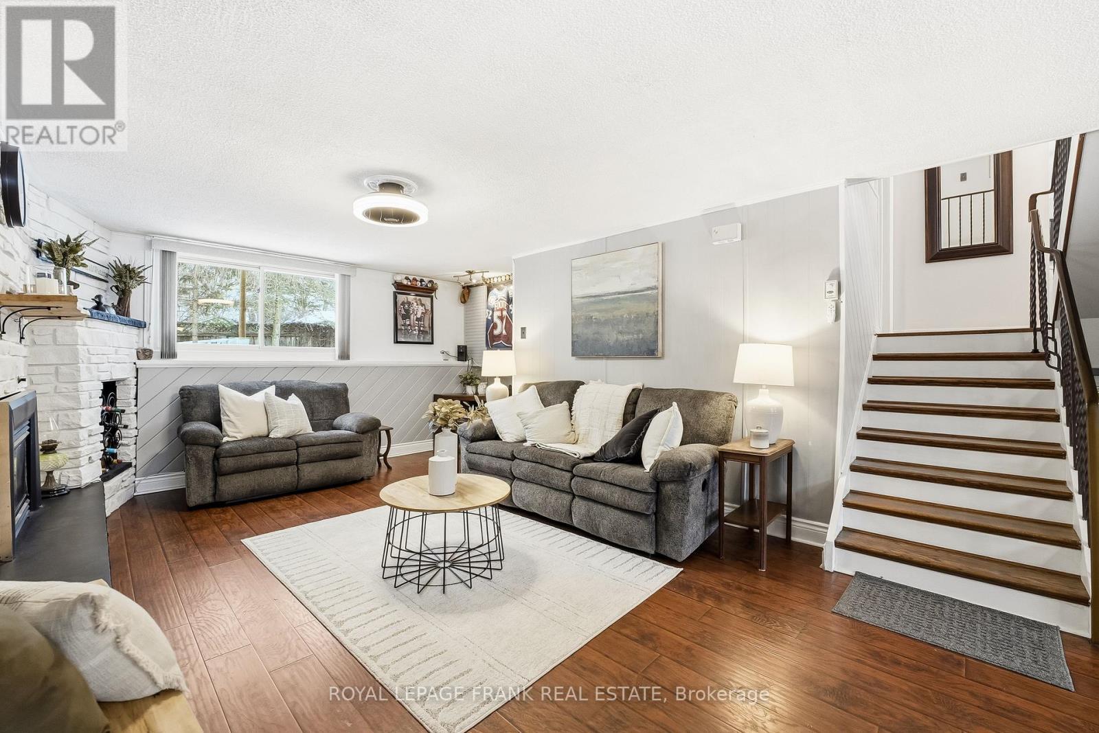 












89 ALLAN STREET

,
Scugog (Port Perry),




Ontario
L9L1E6

