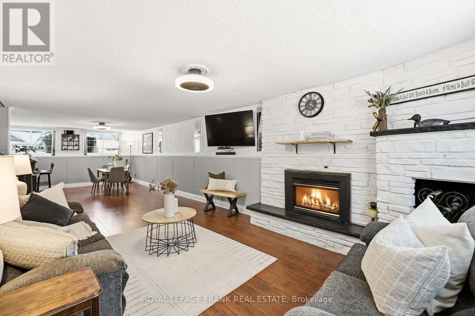 












89 ALLAN STREET

,
Scugog (Port Perry),




Ontario
L9L1E6

