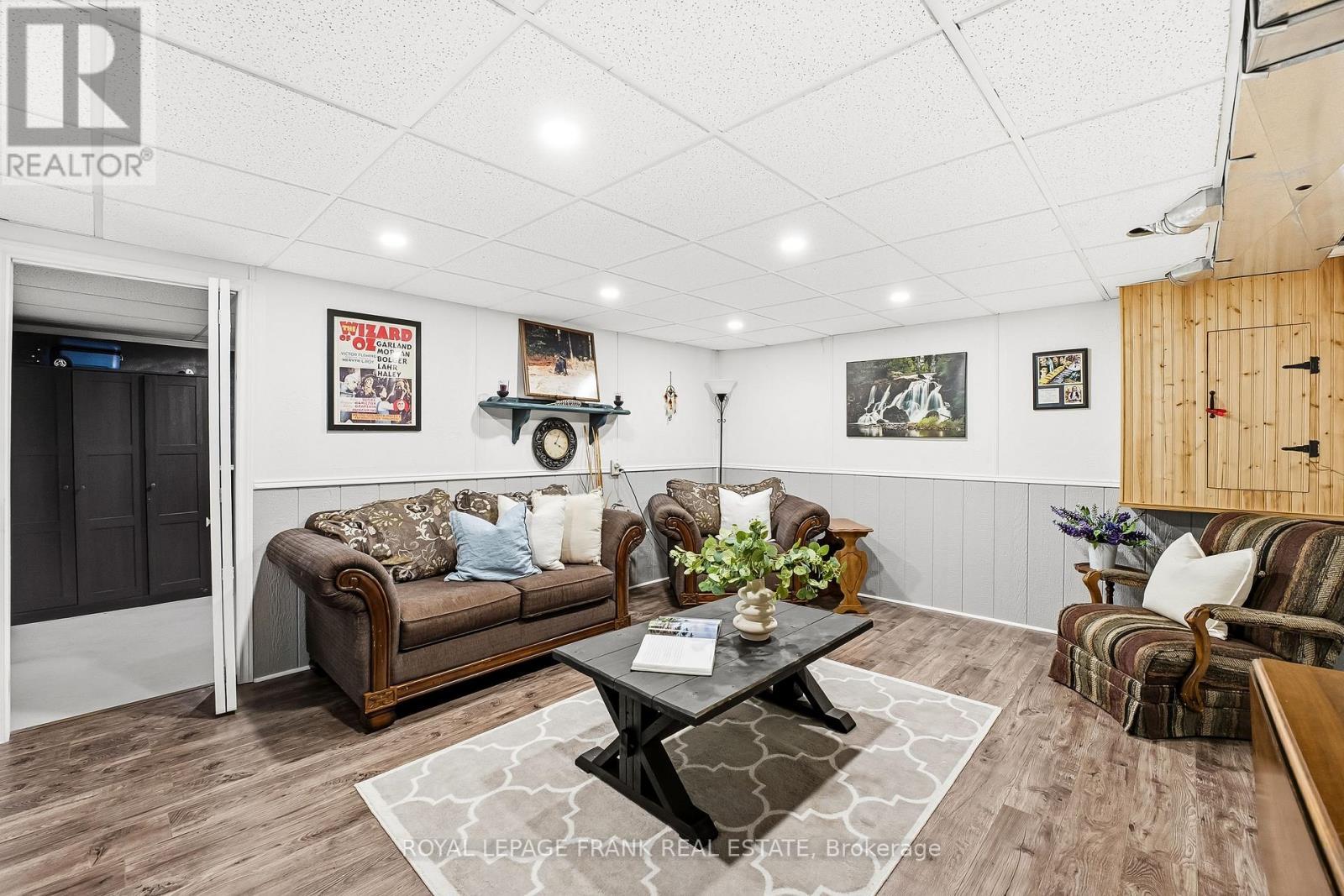 












89 ALLAN STREET

,
Scugog (Port Perry),




Ontario
L9L1E6

