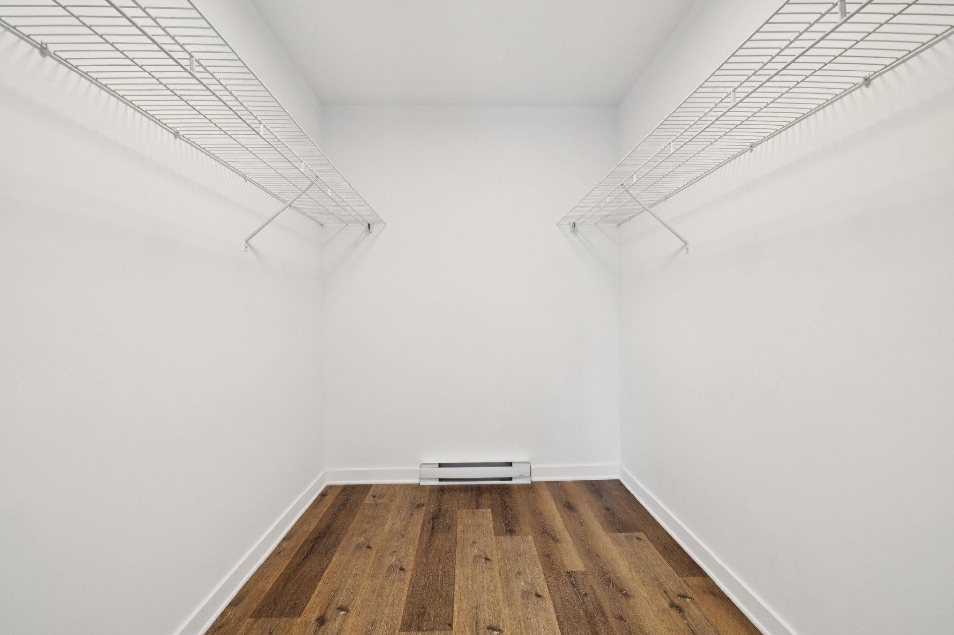 









66


Ch. des Lueurs

,
Val-des-Monts,




QC
J8N4J6

