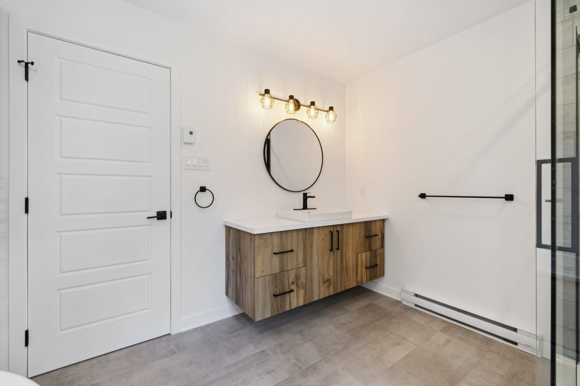 









66


Ch. des Lueurs

,
Val-des-Monts,




QC
J8N4J6

