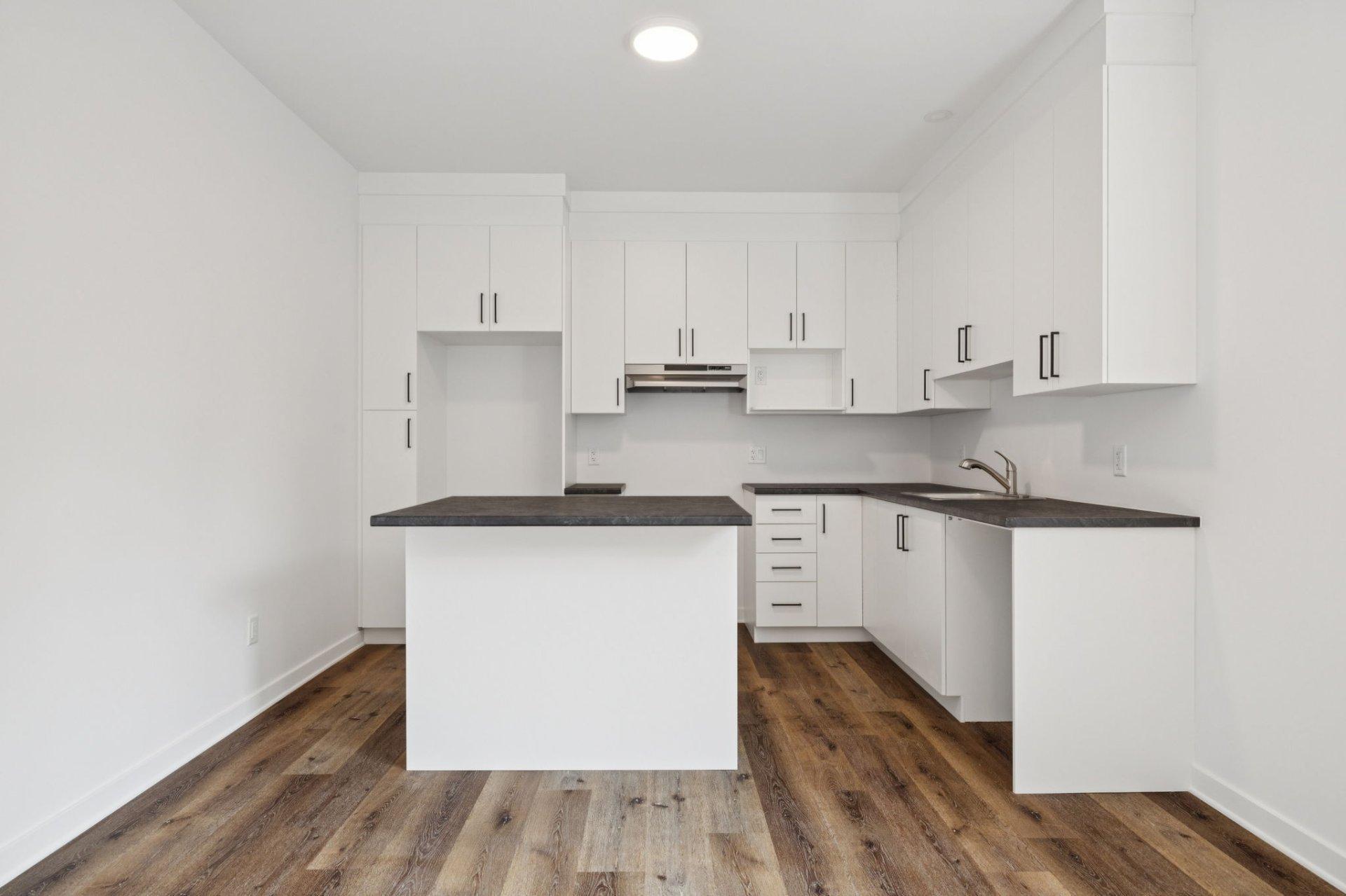 









66


Ch. des Lueurs

,
Val-des-Monts,




QC
J8N4J6

