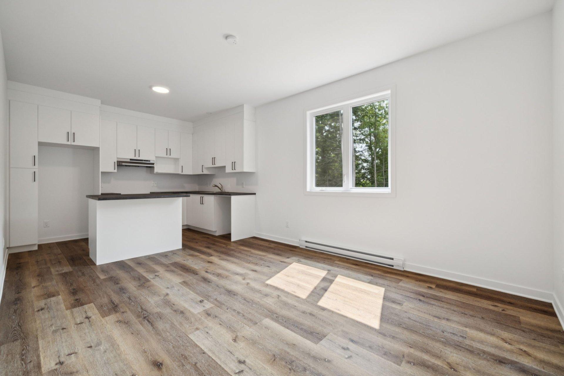 









66


Ch. des Lueurs

,
Val-des-Monts,




QC
J8N4J6

