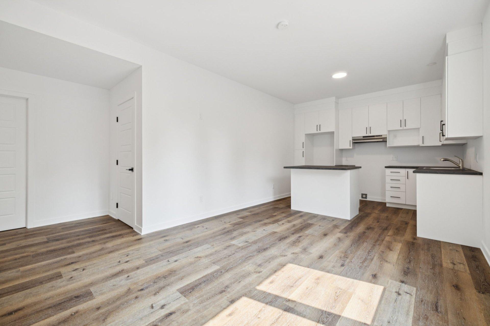 









66


Ch. des Lueurs

,
Val-des-Monts,




QC
J8N4J6

