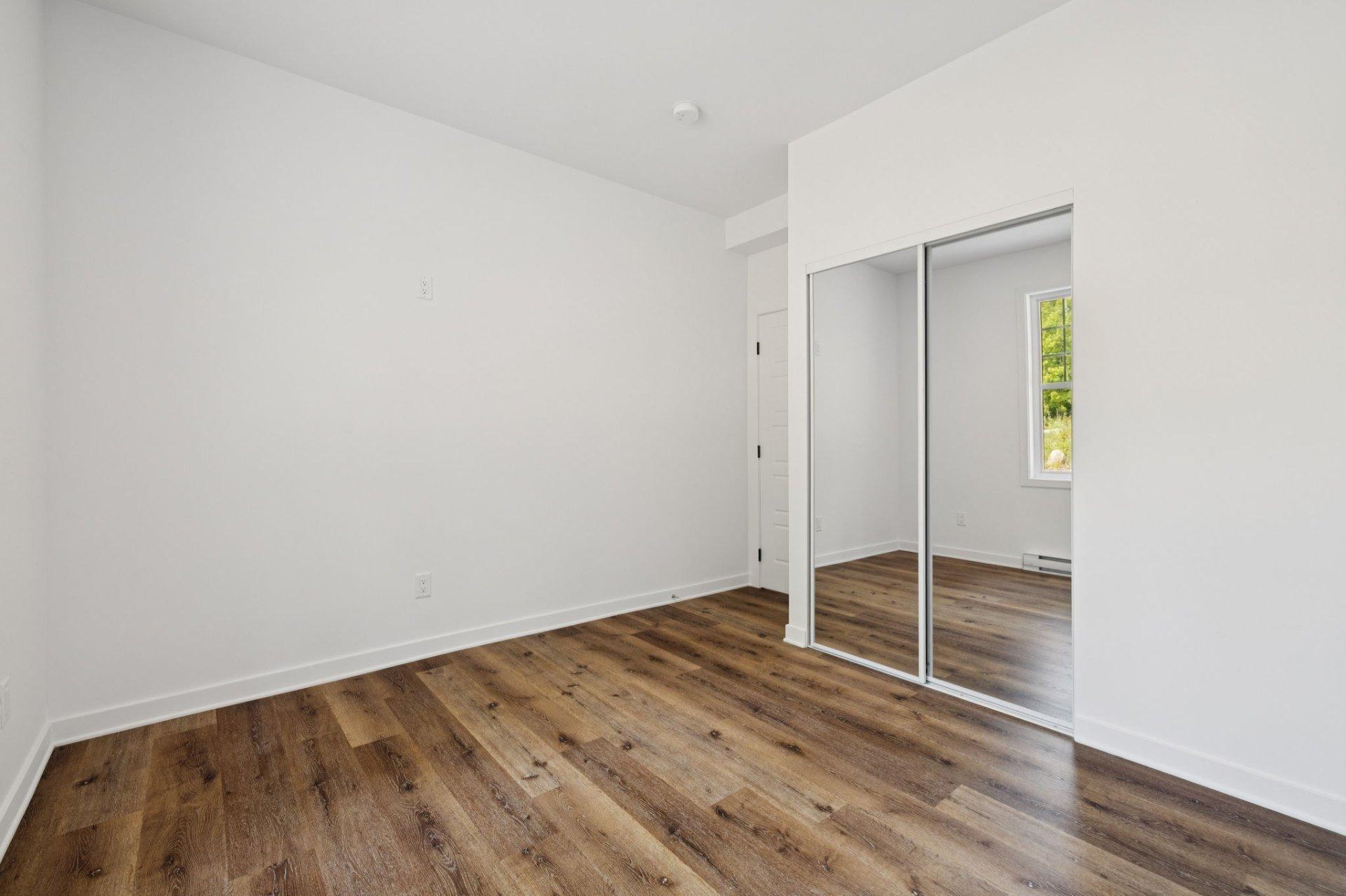 









66


Ch. des Lueurs

,
Val-des-Monts,




QC
J8N4J6

