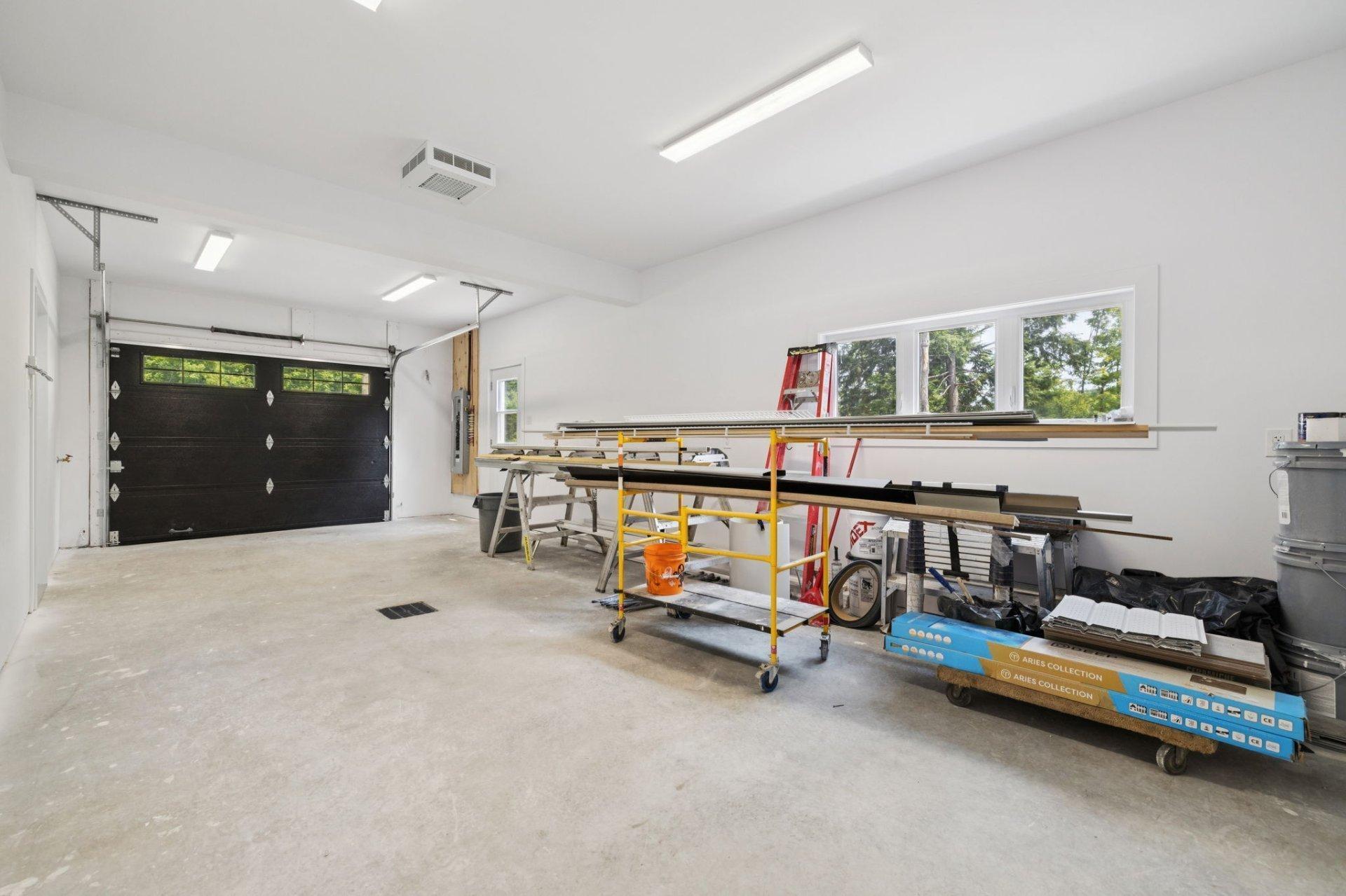 









66


Ch. des Lueurs

,
Val-des-Monts,




QC
J8N4J6

