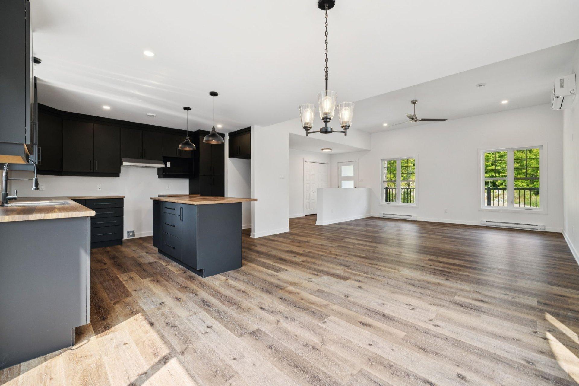 









66


Ch. des Lueurs

,
Val-des-Monts,




QC
J8N4J6

