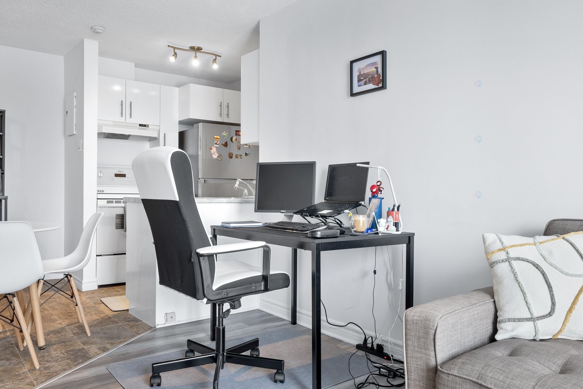 









23


Rue de la Soeur-Jeanne-Marie-Chavoin

, 1019,
Gatineau (Hull),




QC
J8Z1V9

