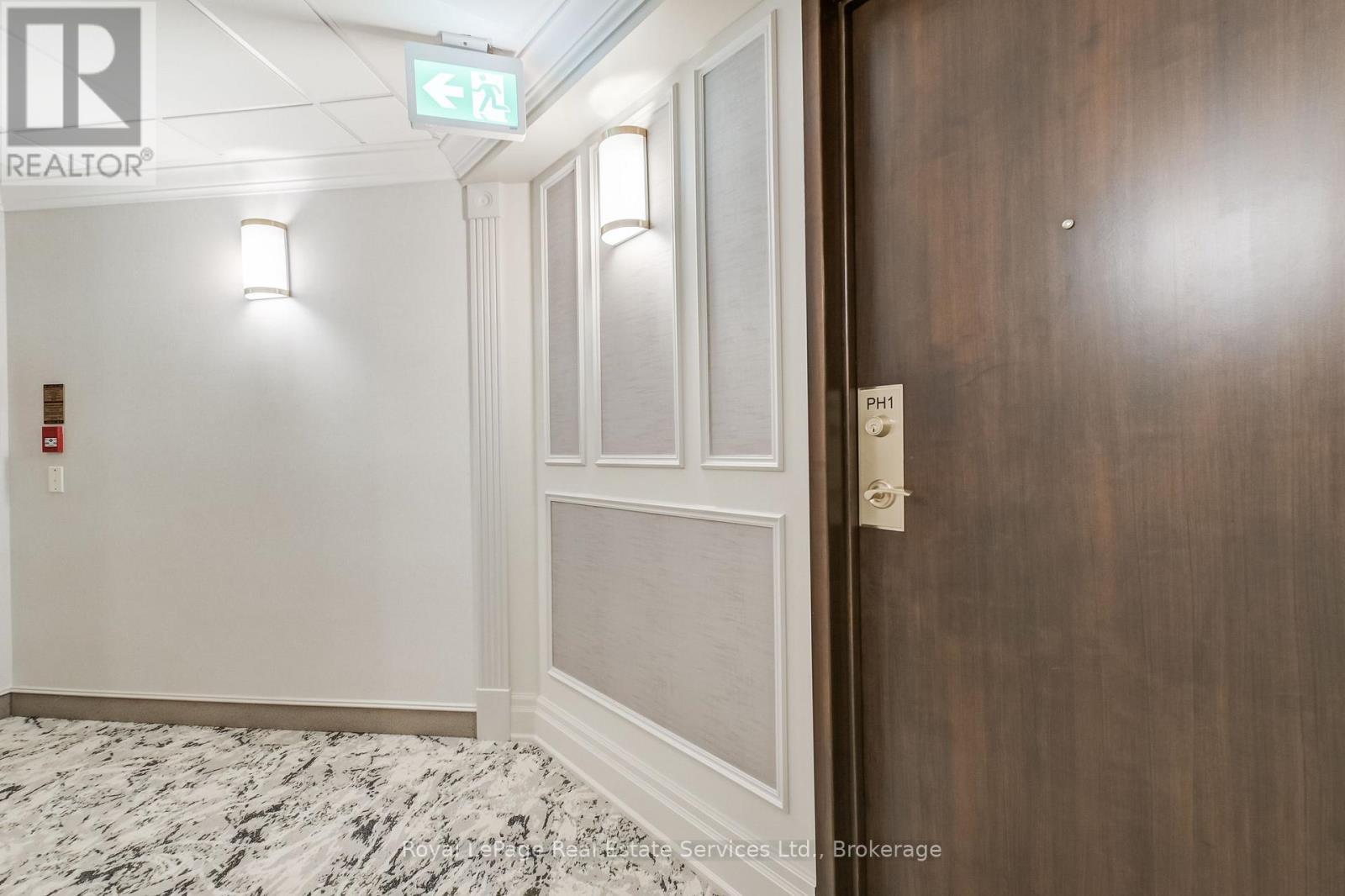 












PH1 - 60 OLD MILL ROAD

,
Oakville (OO Old Oakville),




Ontario
L6J7V9

