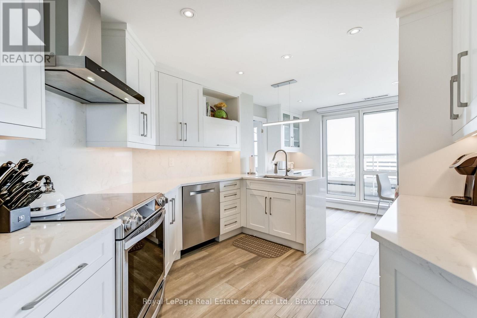 












PH1 - 60 OLD MILL ROAD

,
Oakville (OO Old Oakville),




Ontario
L6J7V9

