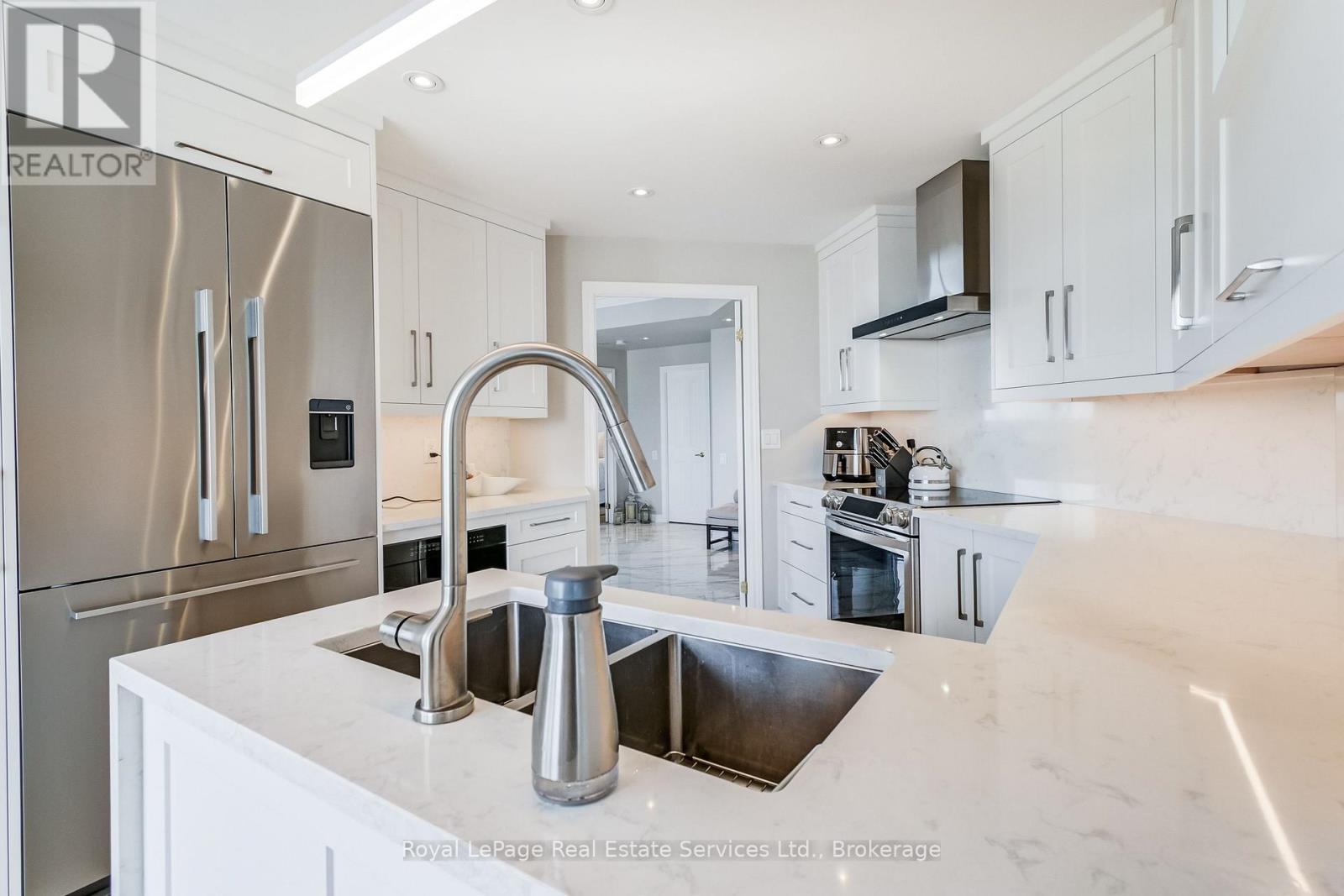












PH1 - 60 OLD MILL ROAD

,
Oakville (OO Old Oakville),




Ontario
L6J7V9

