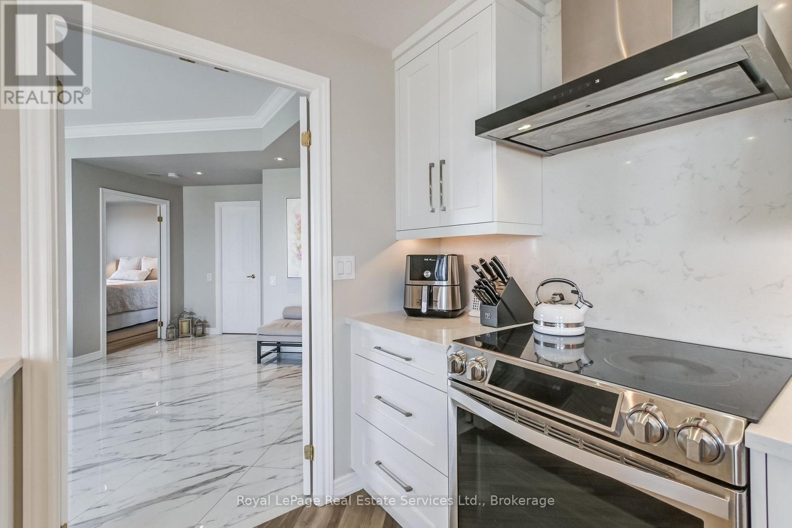 












PH1 - 60 OLD MILL ROAD

,
Oakville (OO Old Oakville),




Ontario
L6J7V9

