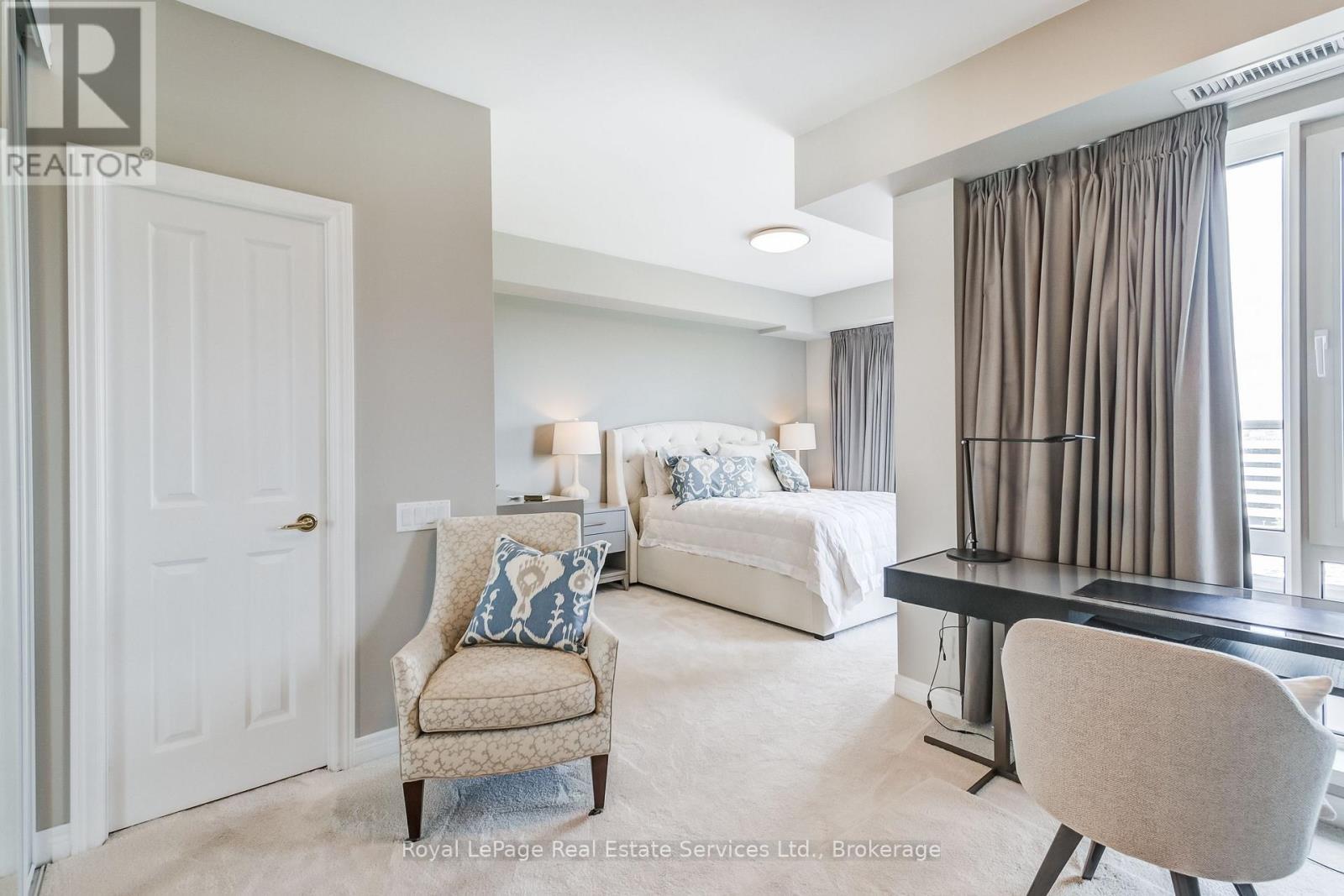 












PH1 - 60 OLD MILL ROAD

,
Oakville (OO Old Oakville),




Ontario
L6J7V9

