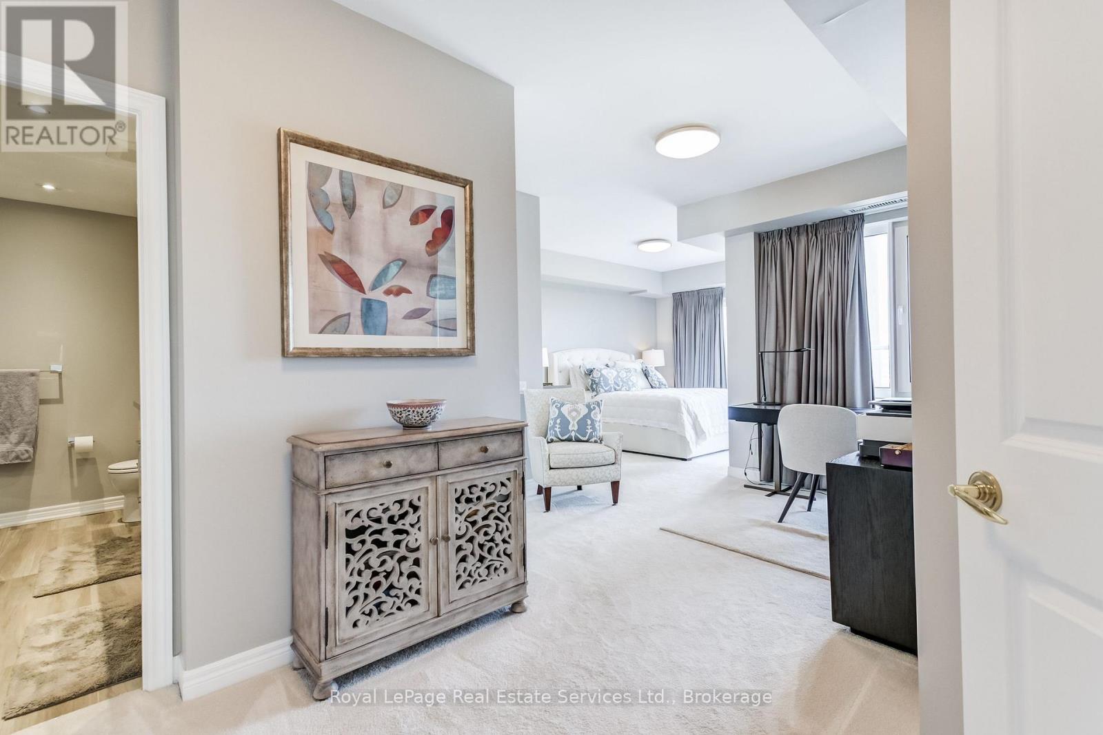 












PH1 - 60 OLD MILL ROAD

,
Oakville (OO Old Oakville),




Ontario
L6J7V9

