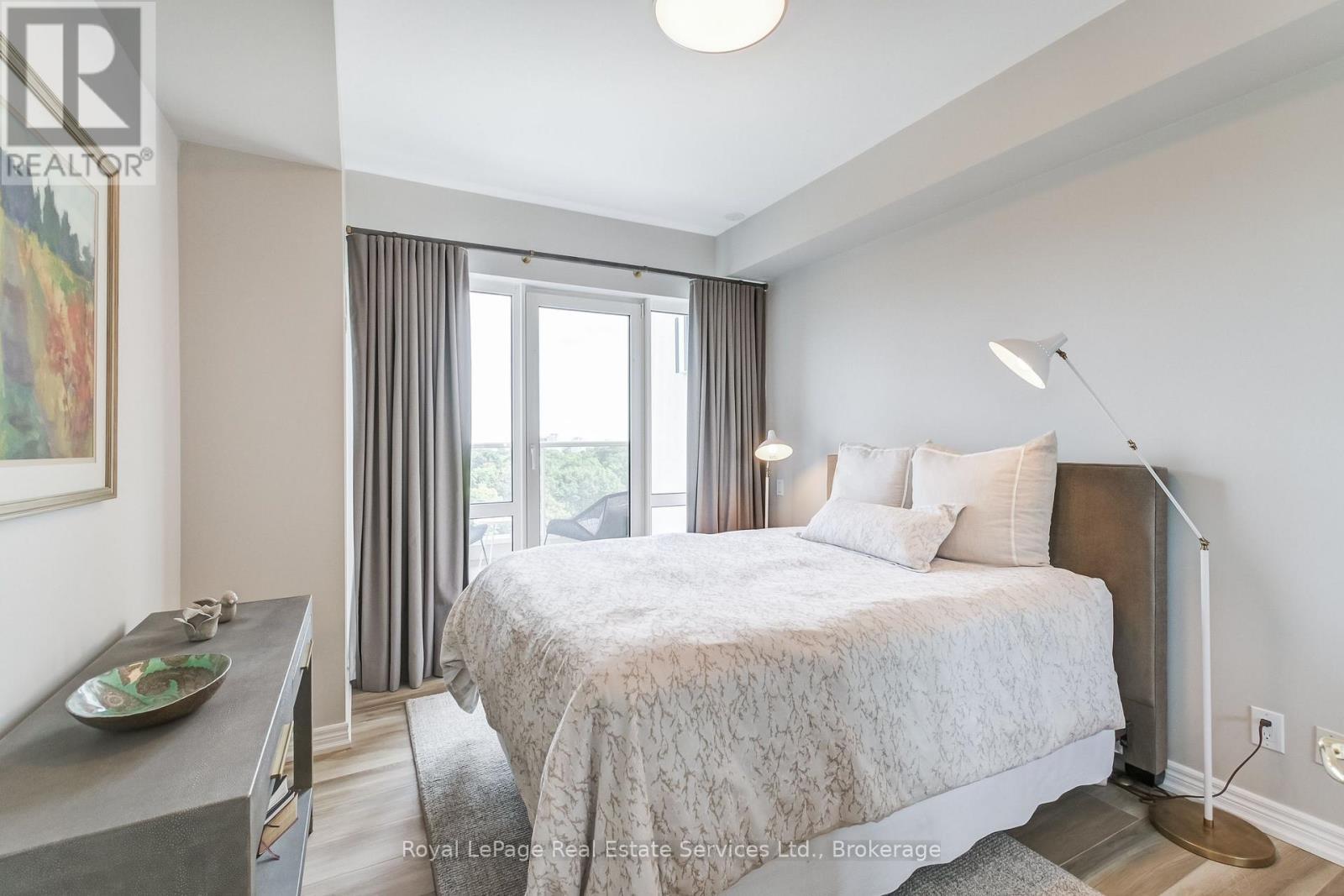 












PH1 - 60 OLD MILL ROAD

,
Oakville (OO Old Oakville),




Ontario
L6J7V9

