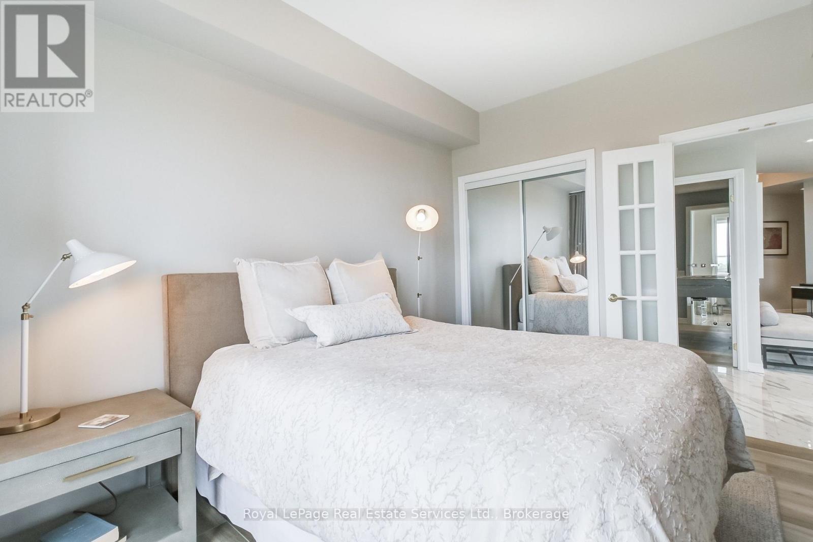 












PH1 - 60 OLD MILL ROAD

,
Oakville (OO Old Oakville),




Ontario
L6J7V9

