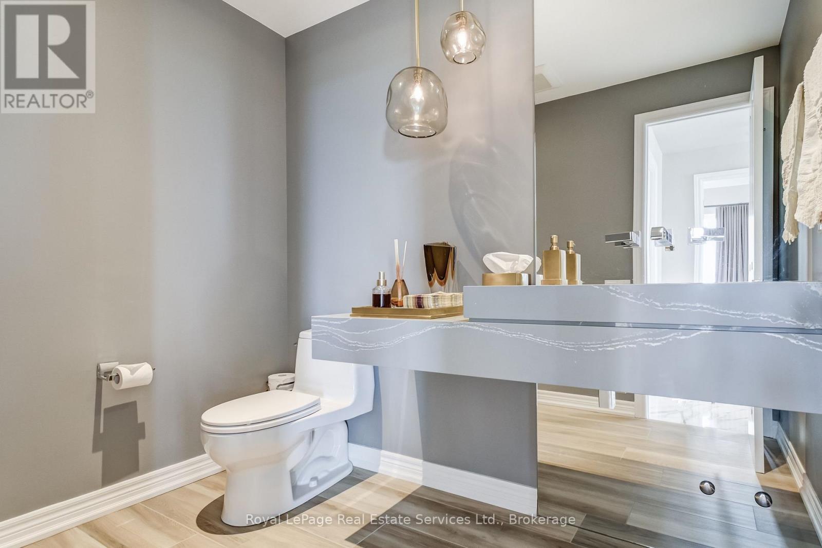 












PH1 - 60 OLD MILL ROAD

,
Oakville (OO Old Oakville),




Ontario
L6J7V9

