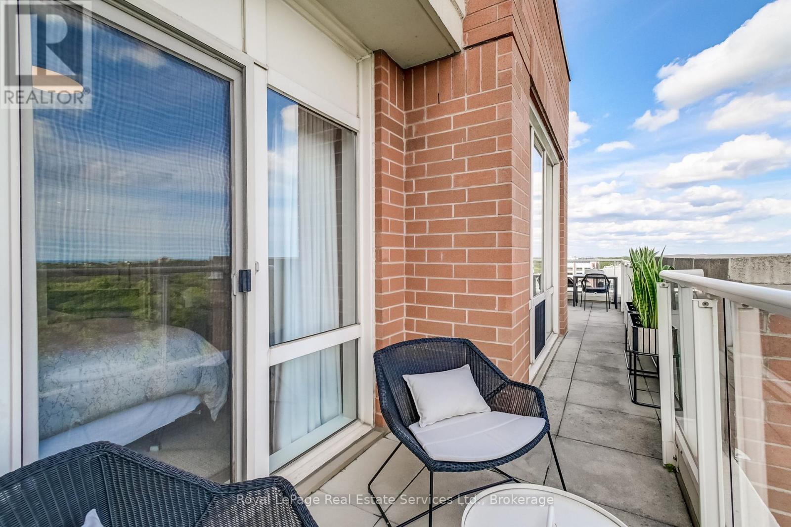 












PH1 - 60 OLD MILL ROAD

,
Oakville (OO Old Oakville),




Ontario
L6J7V9

