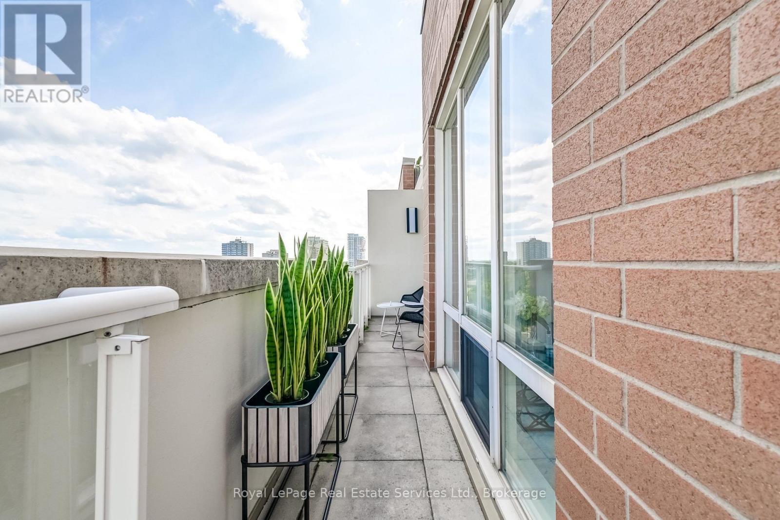 












PH1 - 60 OLD MILL ROAD

,
Oakville (OO Old Oakville),




Ontario
L6J7V9

