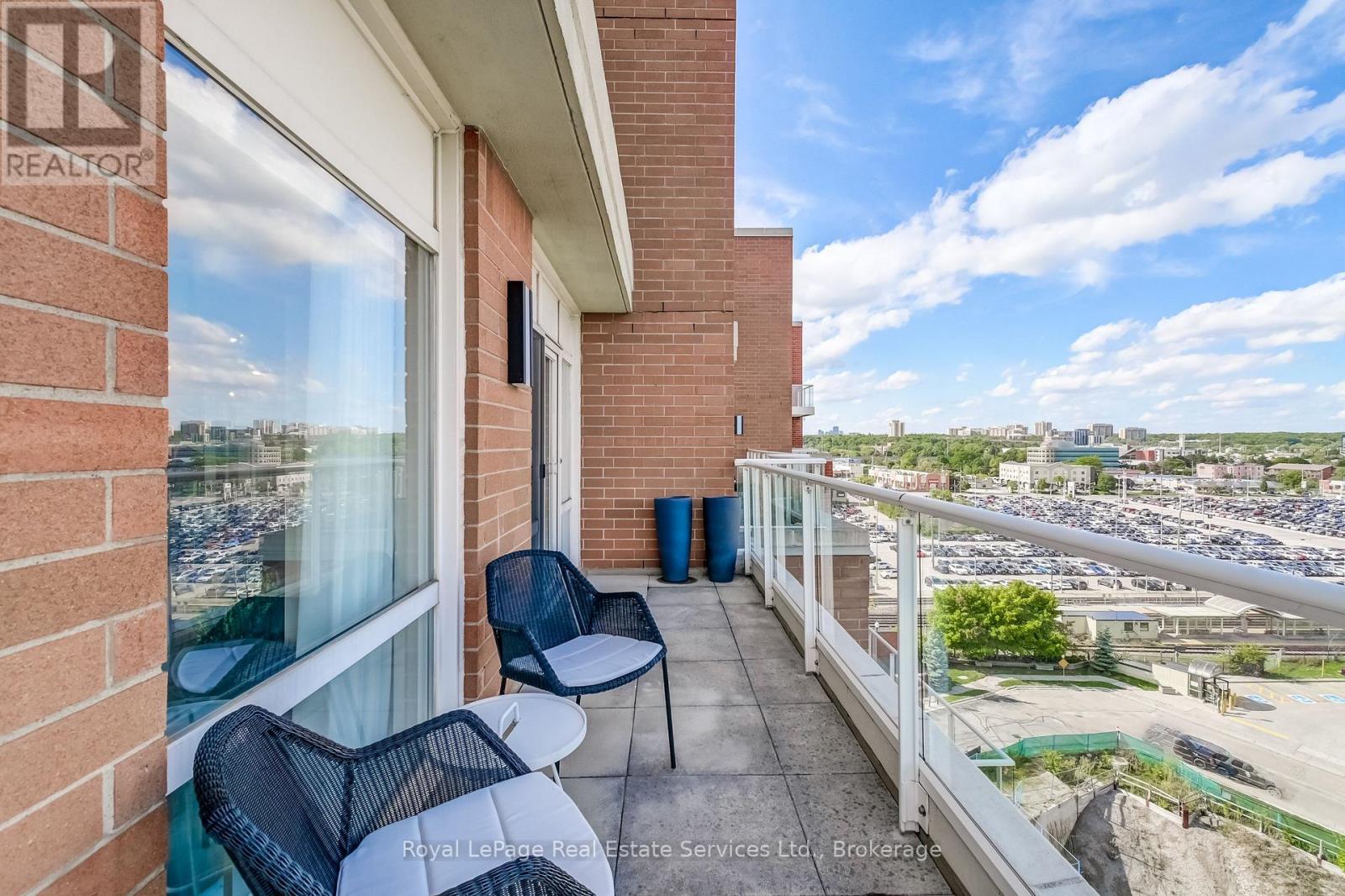 












PH1 - 60 OLD MILL ROAD

,
Oakville (OO Old Oakville),




Ontario
L6J7V9

