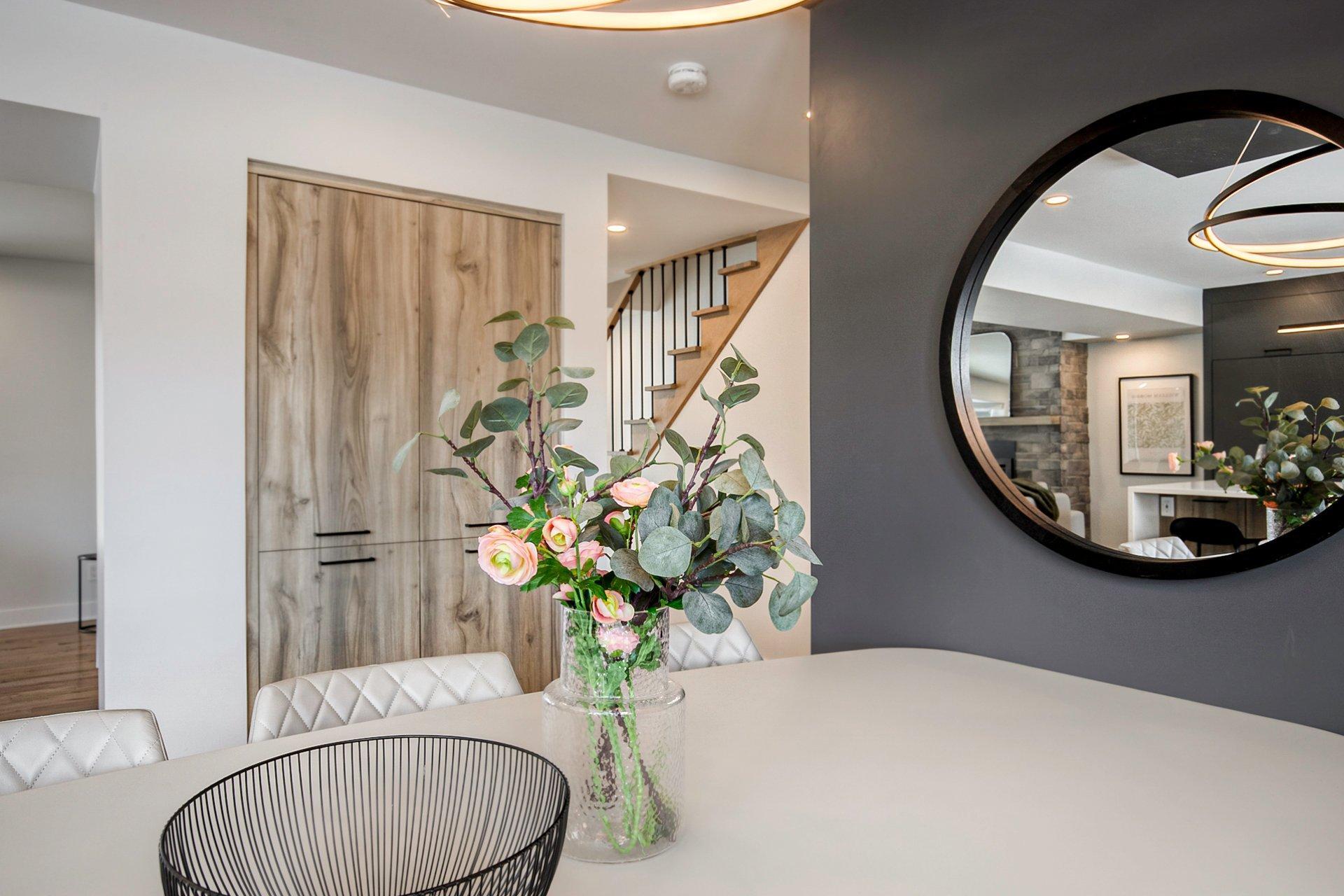 









1984


Rue La Corne

,
Saint-Bruno-de-Montarville,




QC
J3V4Z9

