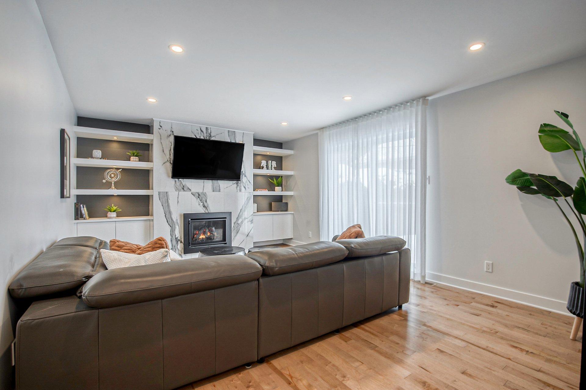 









1984


Rue La Corne

,
Saint-Bruno-de-Montarville,




QC
J3V4Z9

