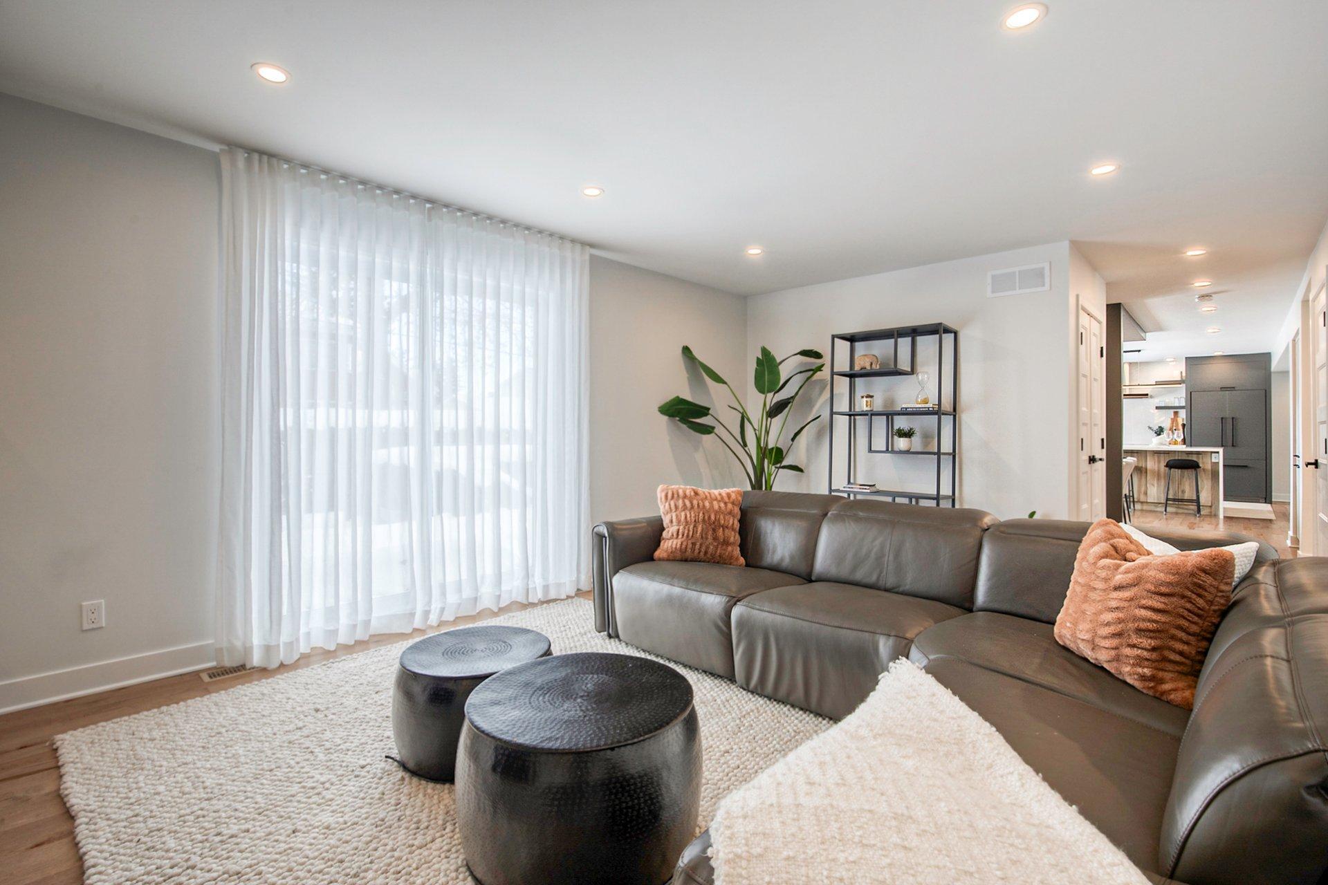 









1984


Rue La Corne

,
Saint-Bruno-de-Montarville,




QC
J3V4Z9

