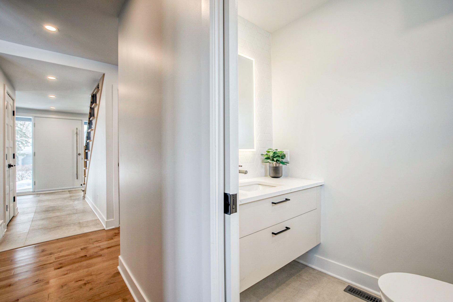 









1984


Rue La Corne

,
Saint-Bruno-de-Montarville,




QC
J3V4Z9

