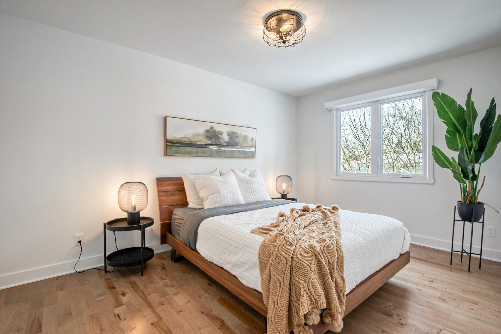 









1984


Rue La Corne

,
Saint-Bruno-de-Montarville,




QC
J3V4Z9

