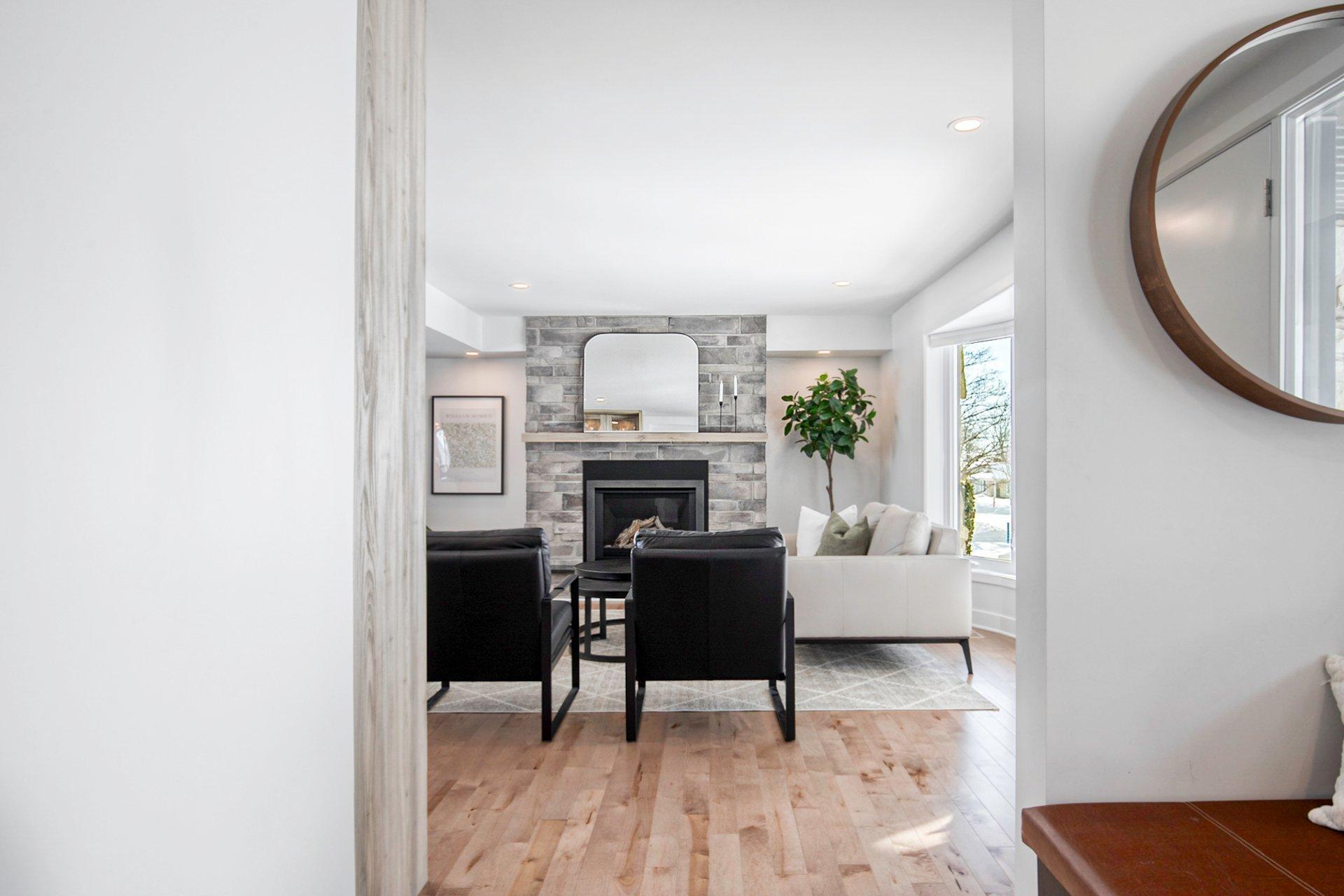 









1984


Rue La Corne

,
Saint-Bruno-de-Montarville,




QC
J3V4Z9

